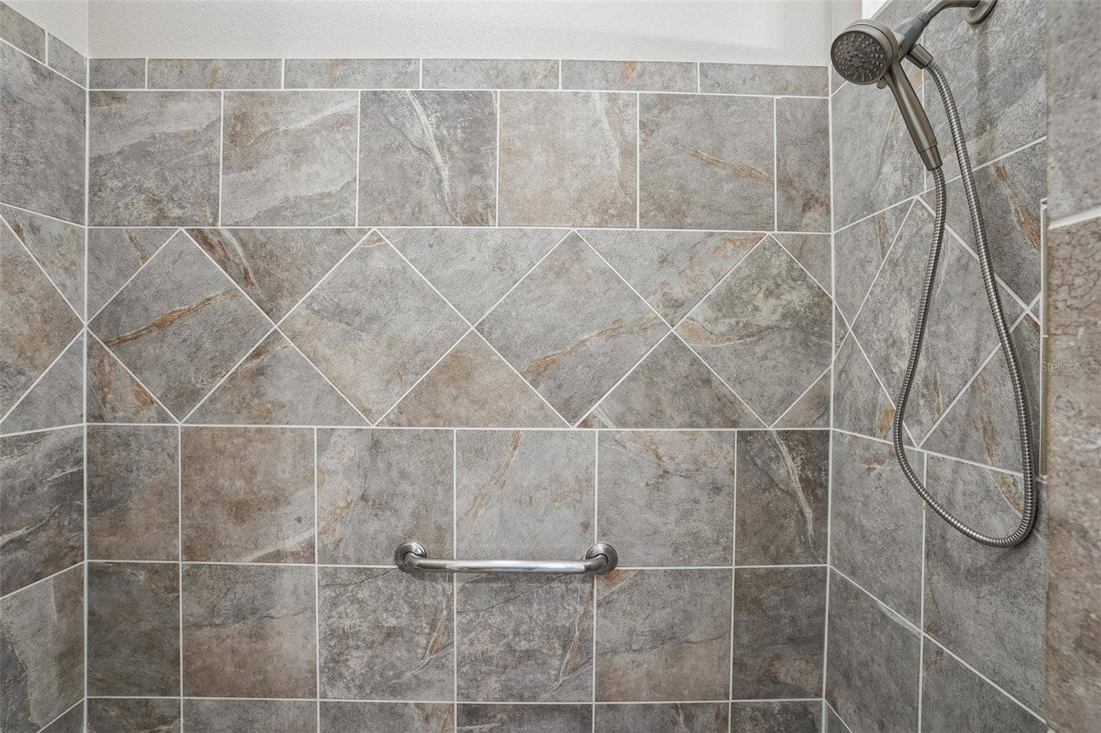 494 ARBELLA LOOP, The Villages, FL 32162 Roman Shower