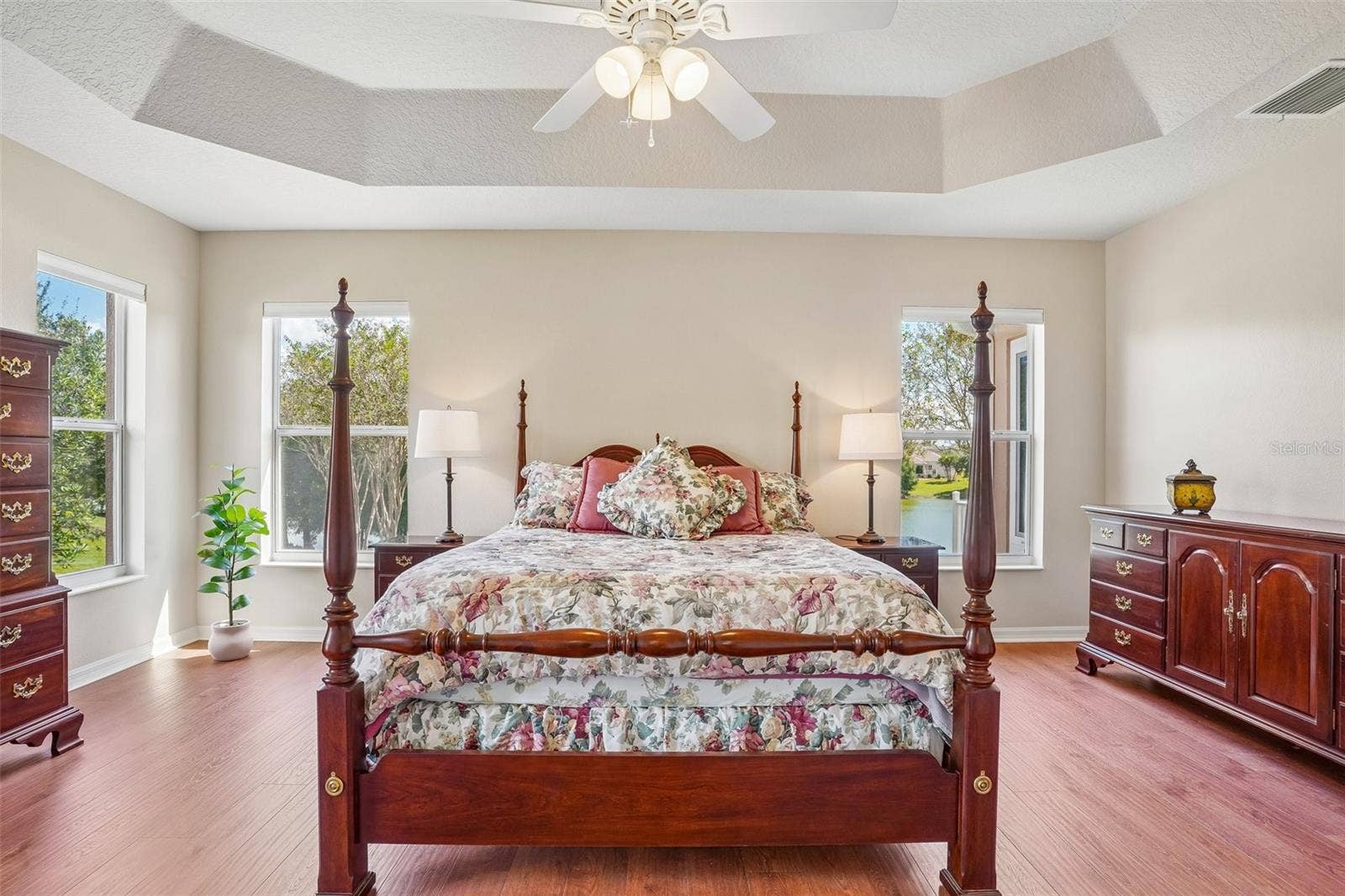 494 ARBELLA LOOP, The Villages, FL 32162 Primary Bedroom with Tray Ceiling