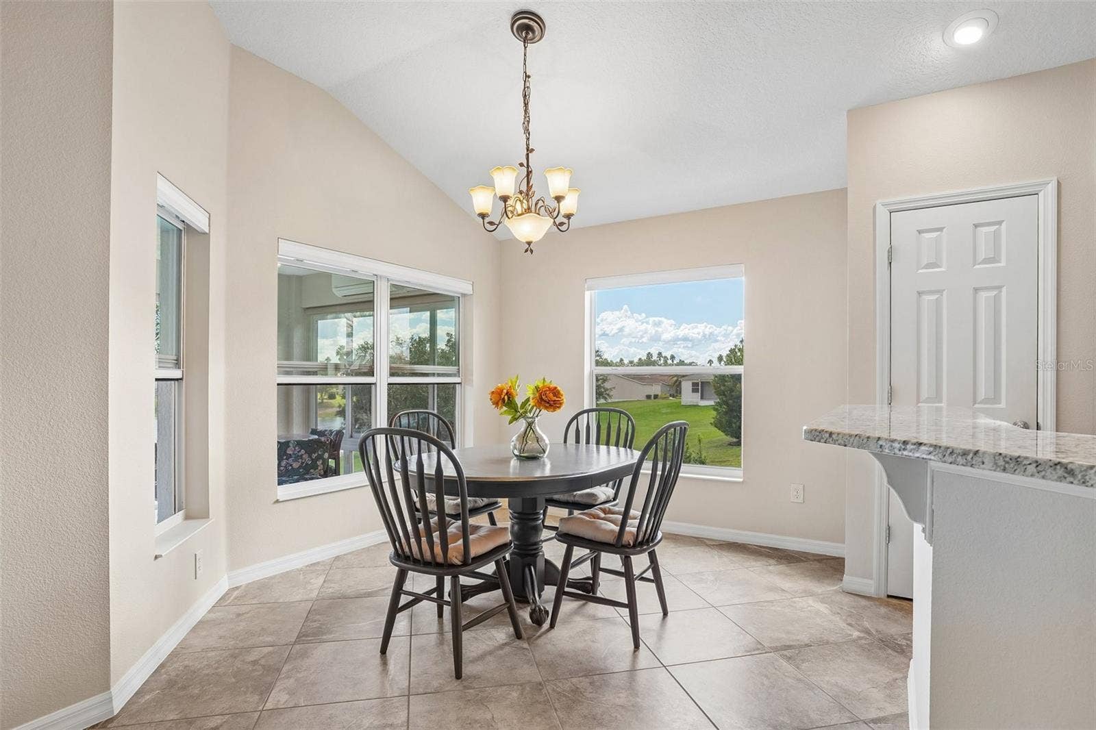 494 ARBELLA LOOP, The Villages, FL 32162 Breakfast Nook