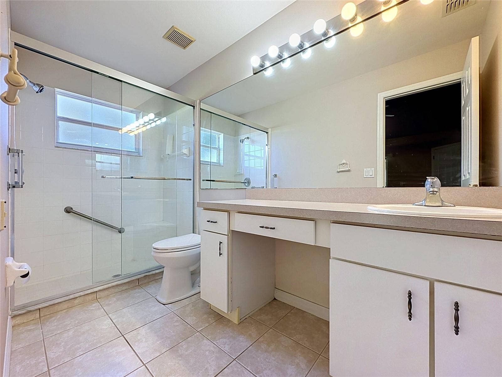 Primary En-Suite Bathroom
