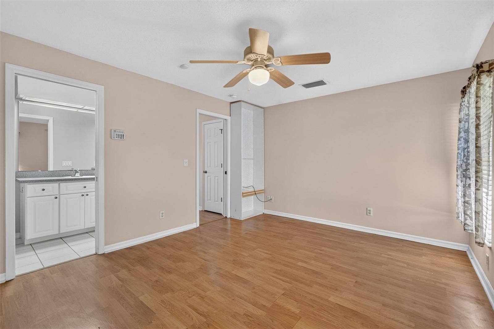 6355 BERKSHIRE PASS, Leesburg, FL 34748 6355 BERKSHIRE PASS, Leesburg, FL 34748
