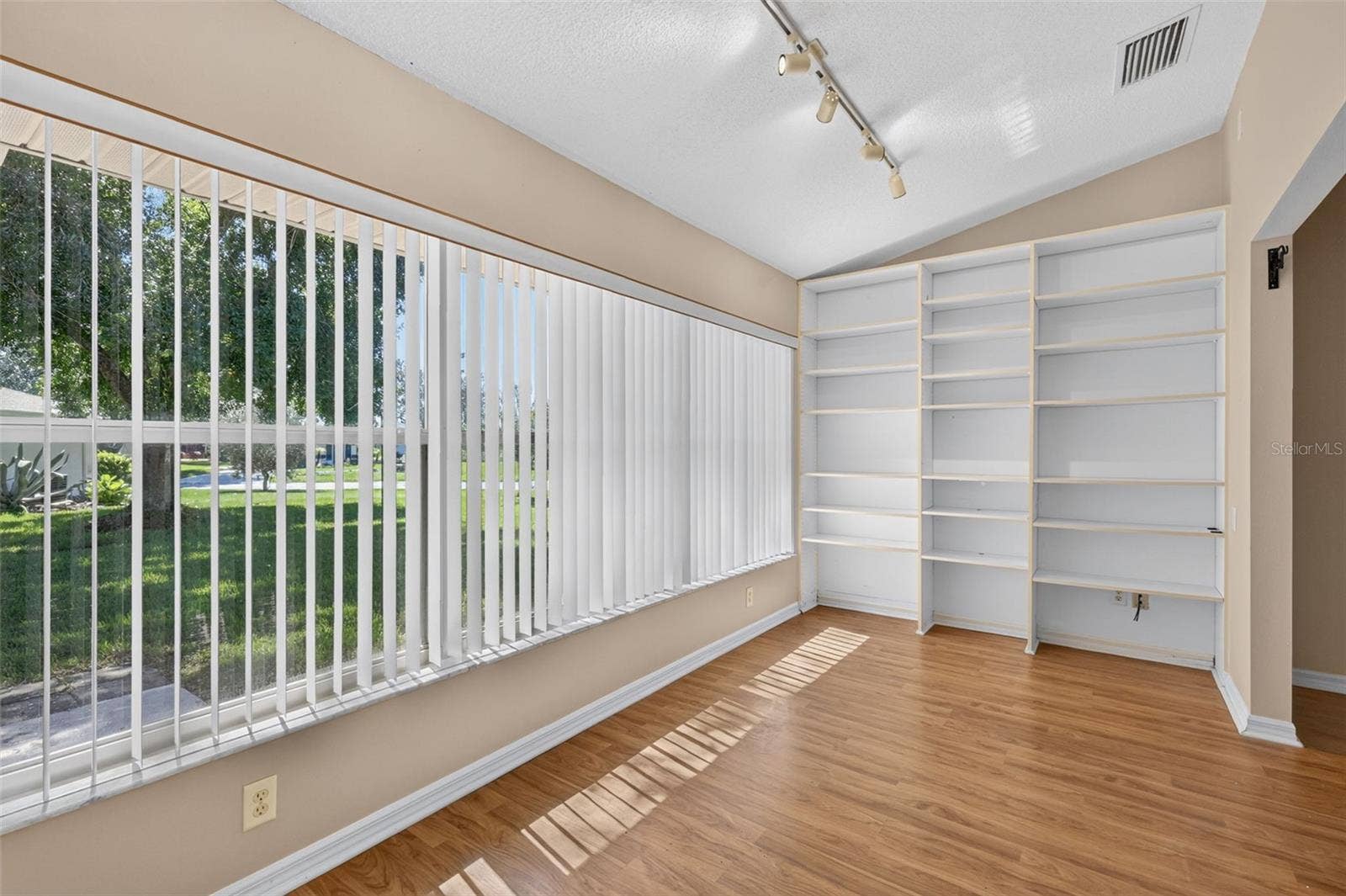 6355 BERKSHIRE PASS, Leesburg, FL 34748 6355 BERKSHIRE PASS, Leesburg, FL 34748