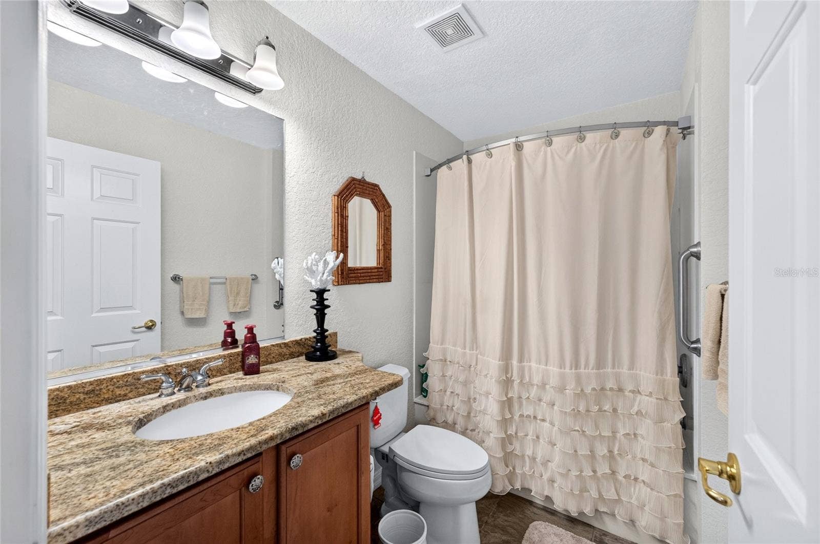 13136 SE 86TH CIRCLE, Summerfield, FL 34491 Guest Bathroom