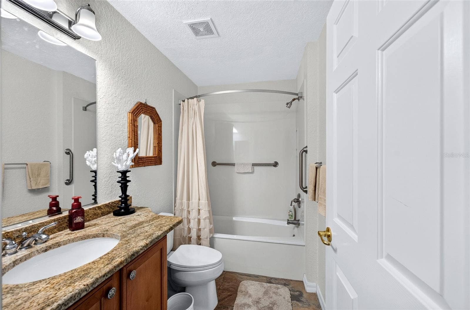 13136 SE 86TH CIRCLE, Summerfield, FL 34491 Guest Bathroom