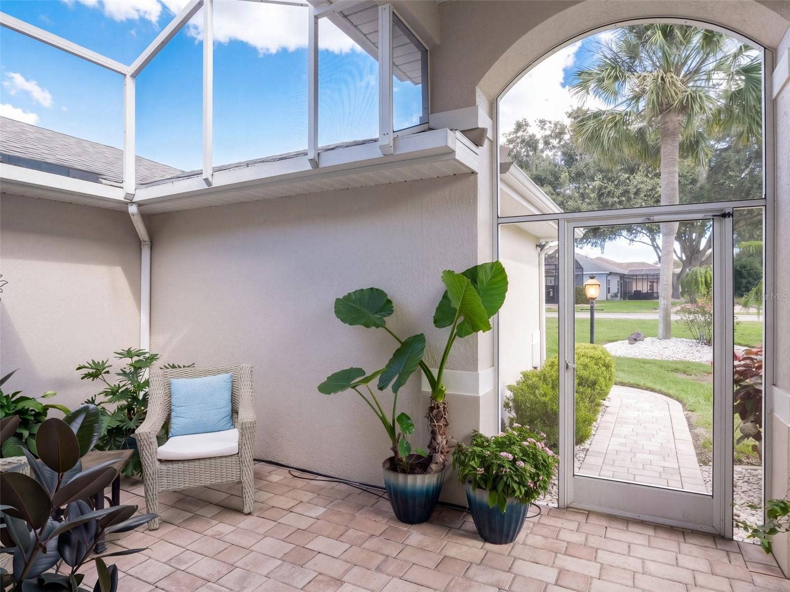21411 ROYAL TROON DRIVE, Leesburg, FL 34748 Screened entry and a great place to enjoy your morning coffee