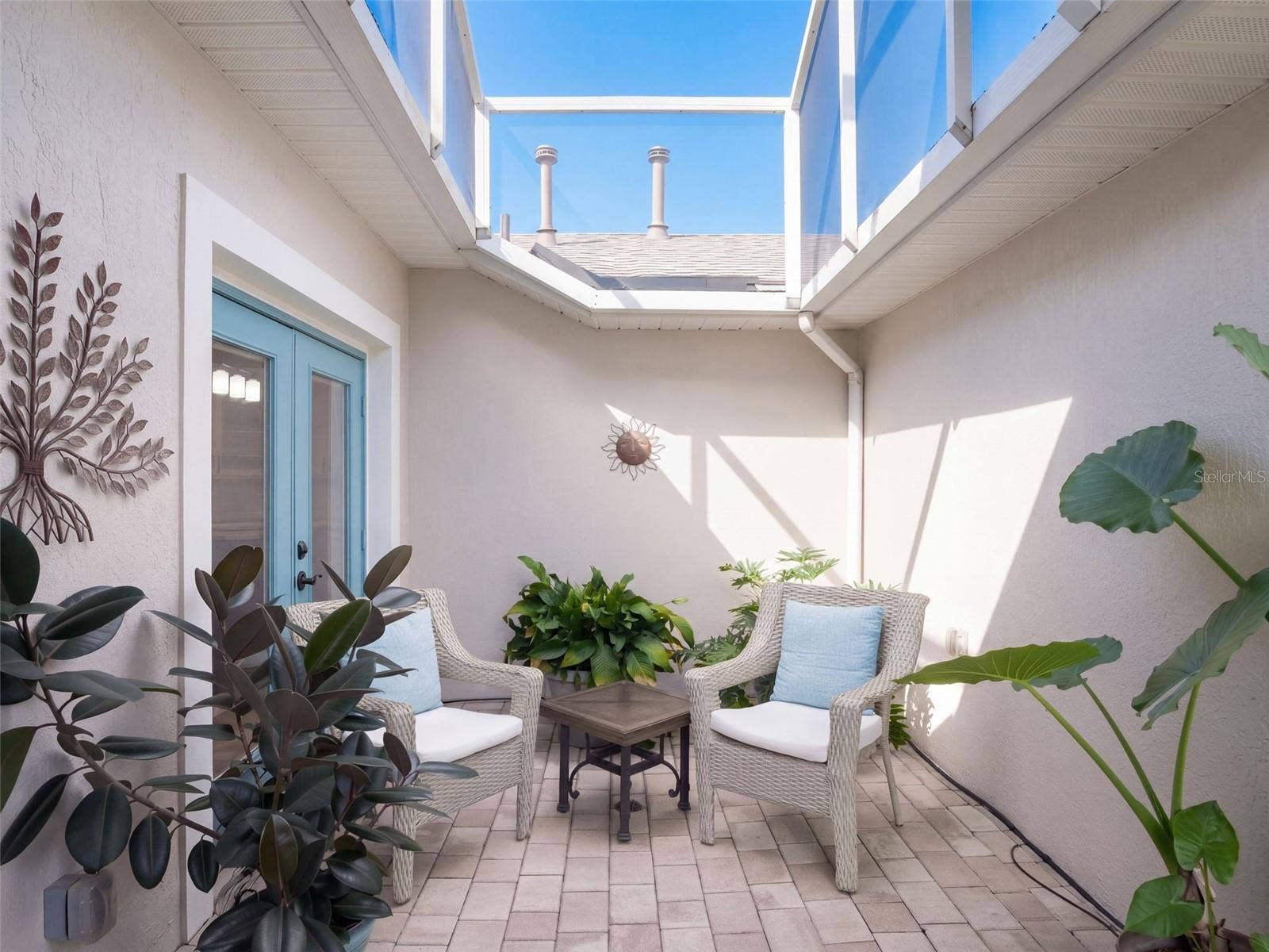 21411 ROYAL TROON DRIVE, Leesburg, FL 34748 The screen courtyard