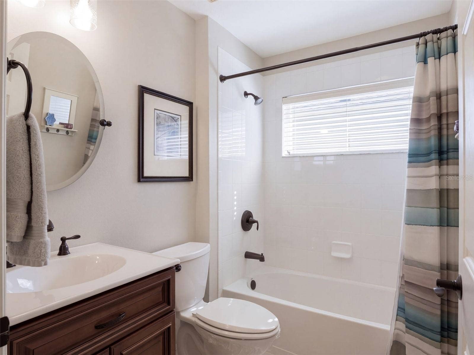 21411 ROYAL TROON DRIVE, Leesburg, FL 34748 Guest bathroom with shower/tub