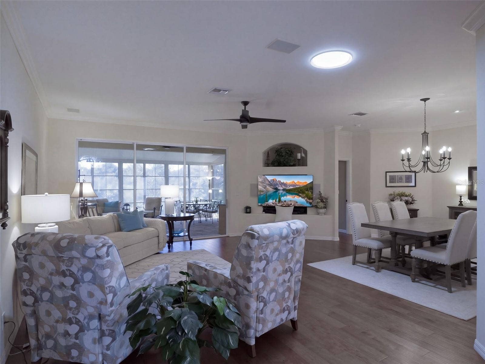 21411 ROYAL TROON DRIVE, Leesburg, FL 34748 An open floor plan for entertaining friends