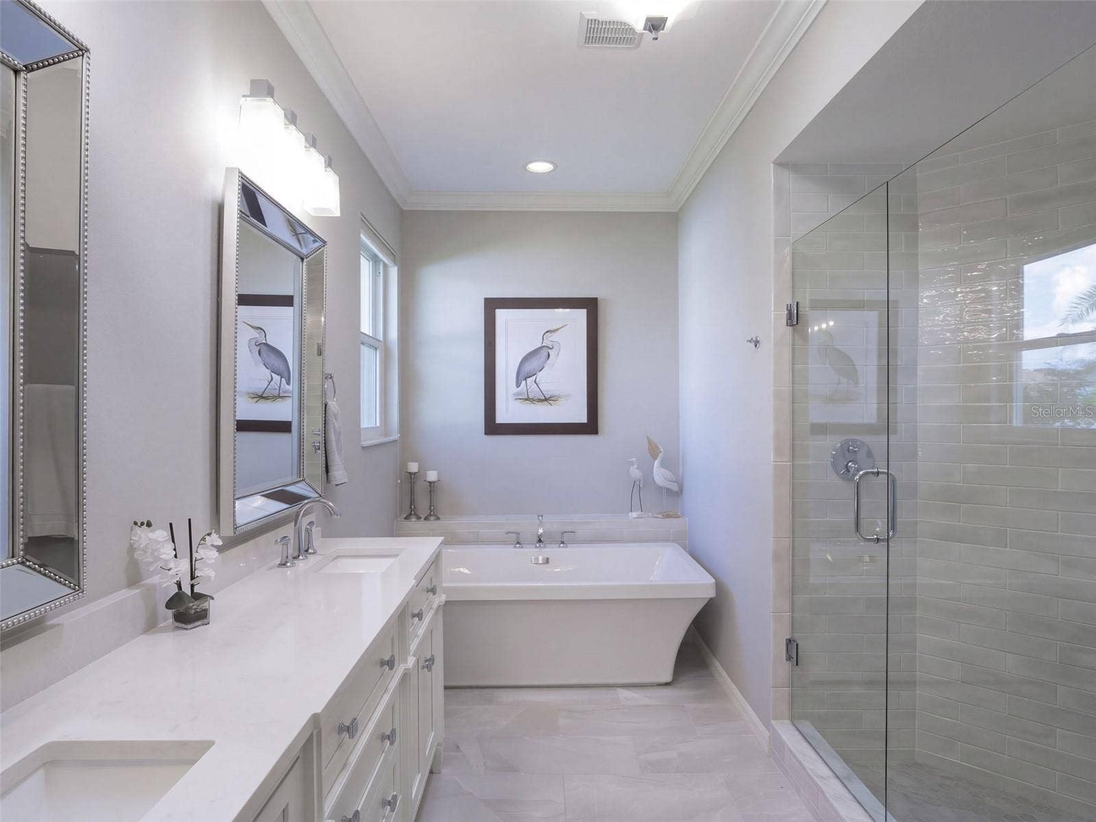 21411 ROYAL TROON DRIVE, Leesburg, FL 34748 Updated, private, and lots of natural light