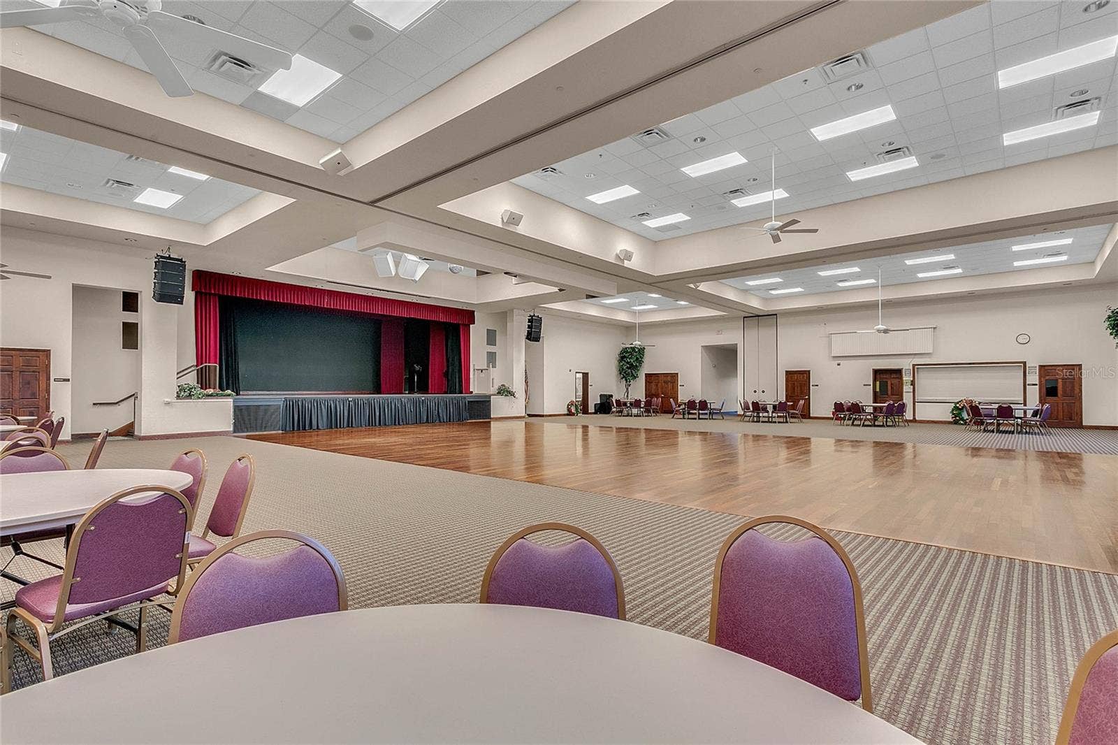 21411 ROYAL TROON DRIVE, Leesburg, FL 34748 Theater stage, dance floor and full kitchen