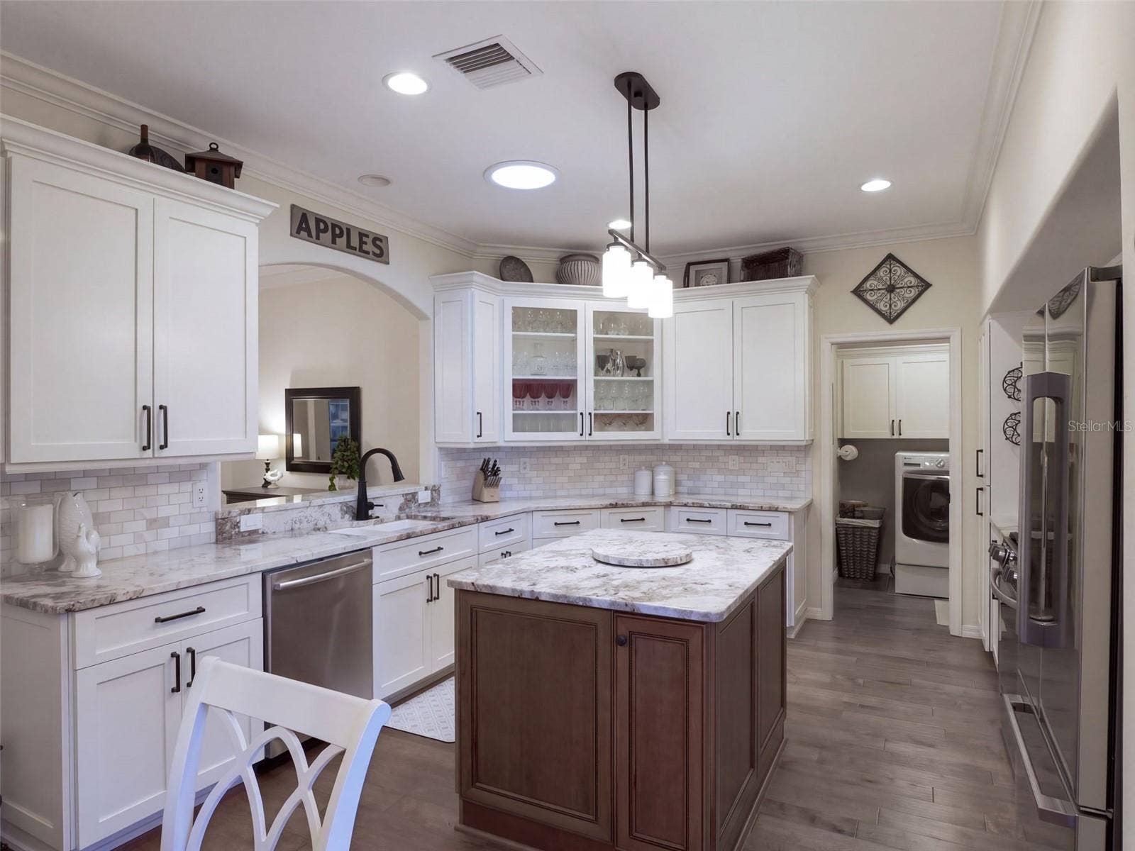 21411 ROYAL TROON DRIVE, Leesburg, FL 34748 Tons of cabinets, updated with fine finishings