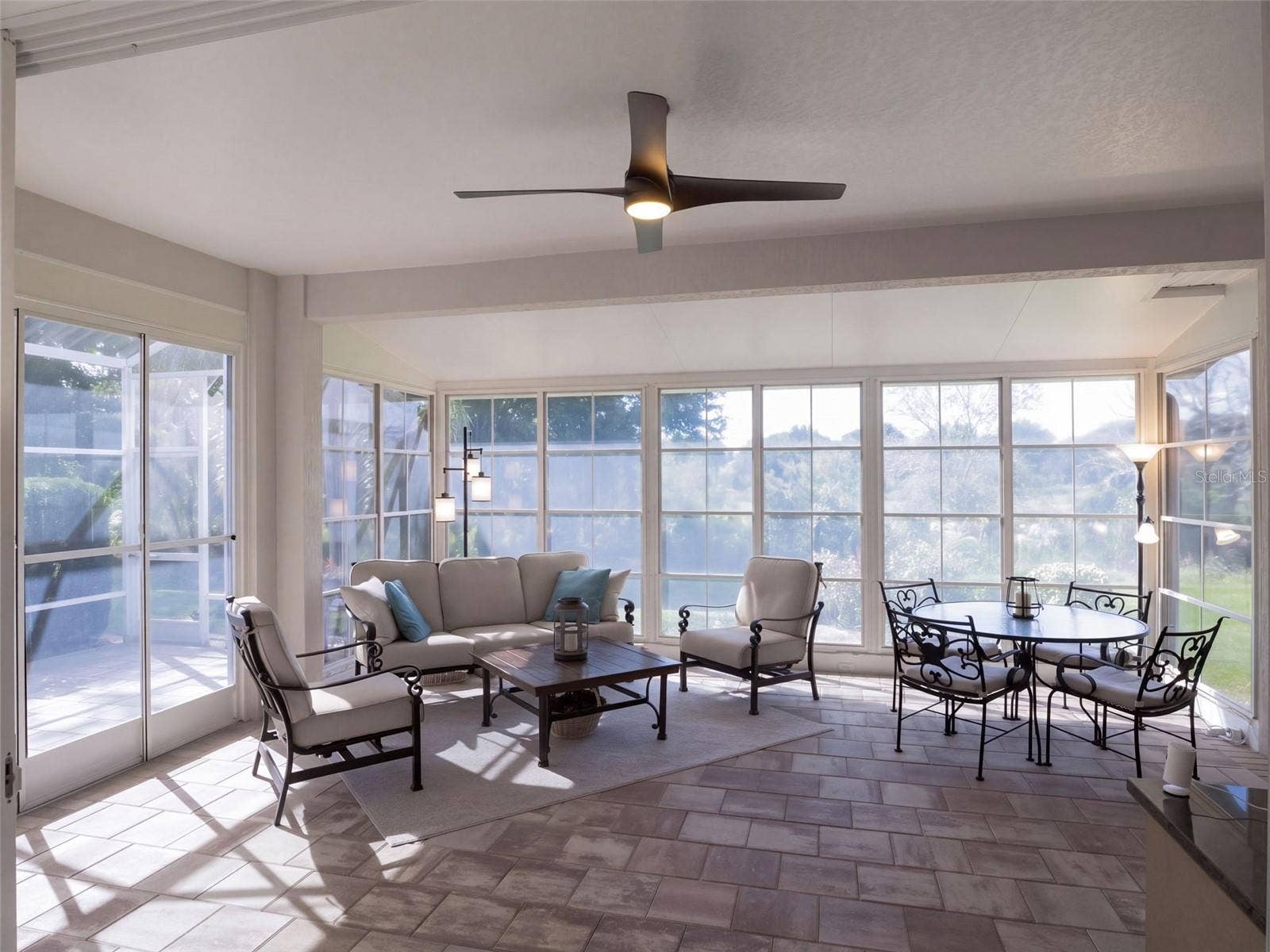 21411 ROYAL TROON DRIVE, Leesburg, FL 34748 Light and bright