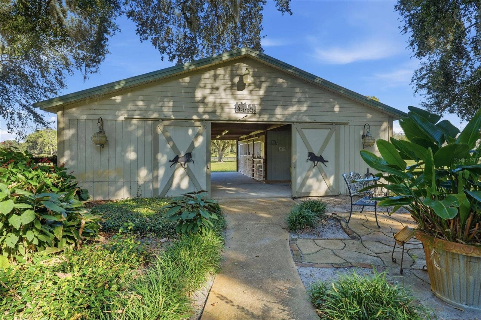 15211 VINOLA PLACE, Montverde, FL 34756 4 stall horse barn