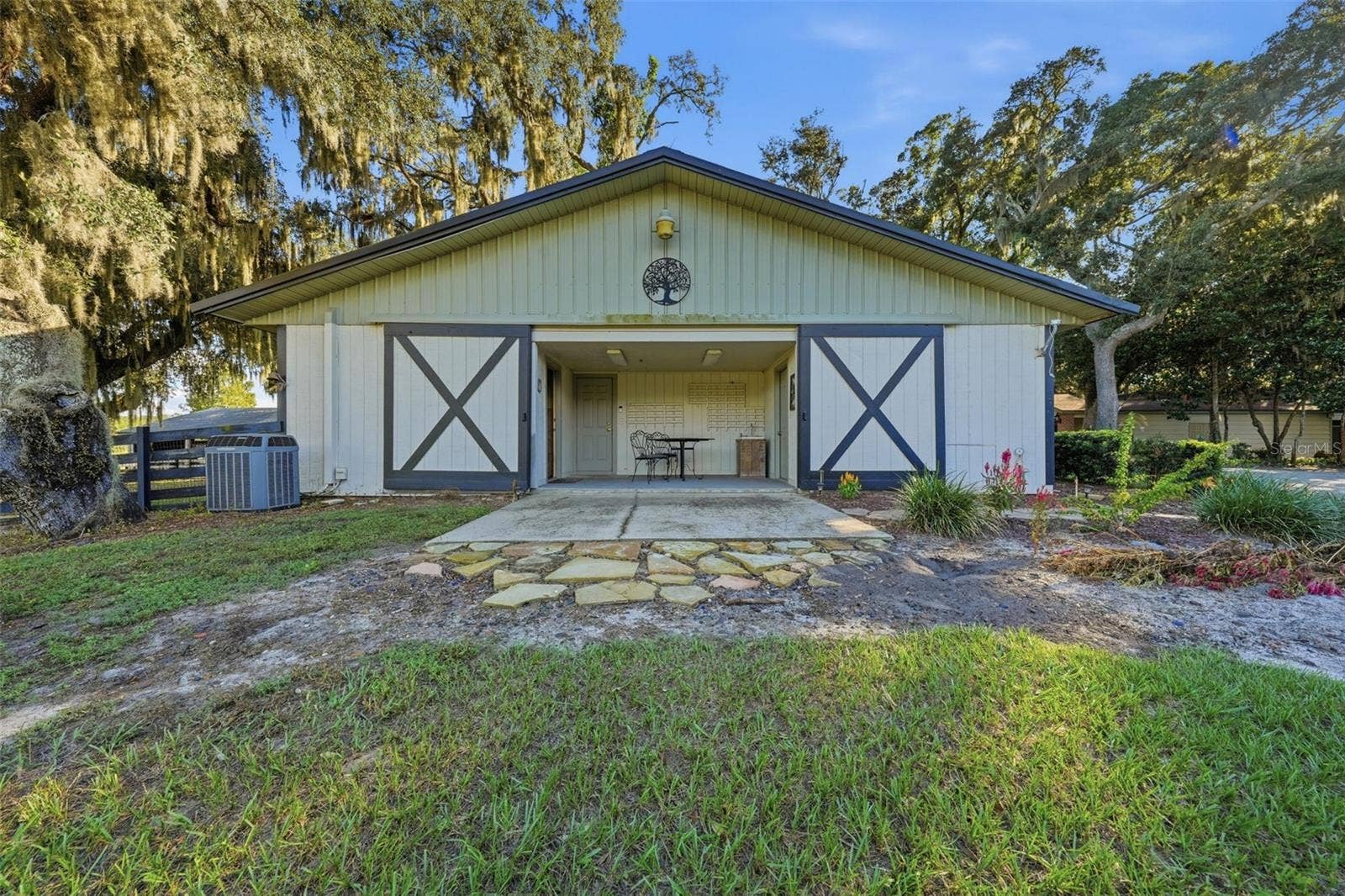 15211 VINOLA PLACE, Montverde, FL 34756 Guest house back patio