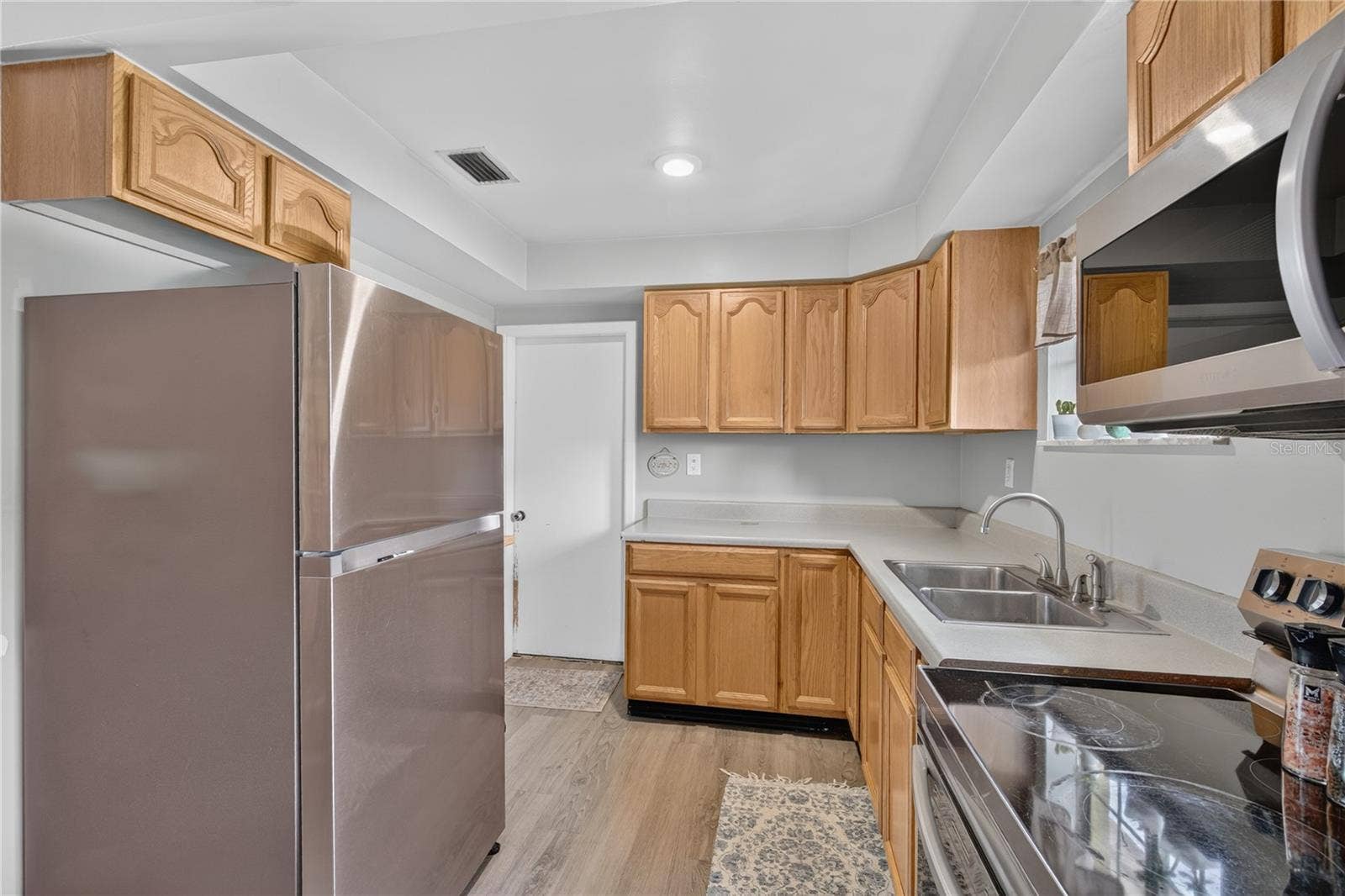 5275 MOUNT PLYMOUTH RD, Apopka, FL 32712 Kitchen