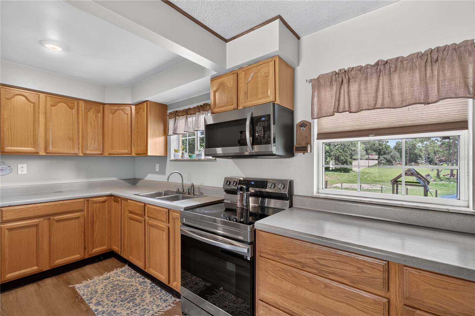 5275 MOUNT PLYMOUTH RD, Apopka, FL 32712 Kitchen