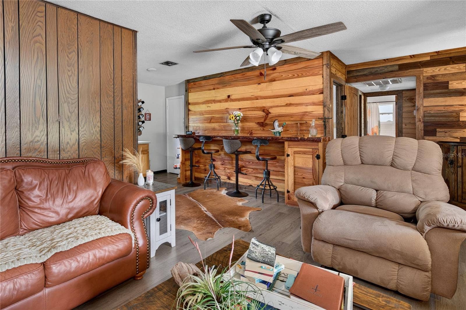 5275 MOUNT PLYMOUTH RD, Apopka, FL 32712 Living Room