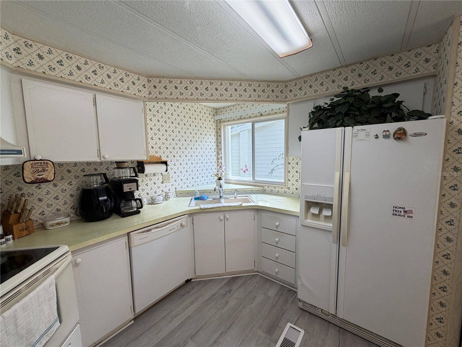 38 N BOBWHITE ROAD, Wildwood, FL 34785 Kitchen View 1