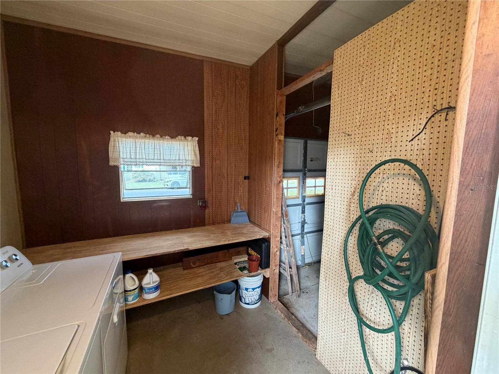 38 N BOBWHITE ROAD, Wildwood, FL 34785 Workshop Area Peg Board Walls for Tools