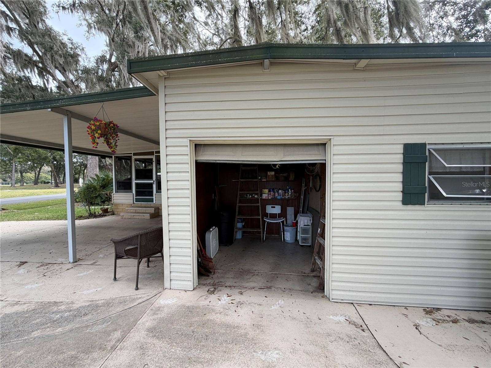 38 N BOBWHITE ROAD, Wildwood, FL 34785 Metal Roll-Up Golf Cart Garage Door
