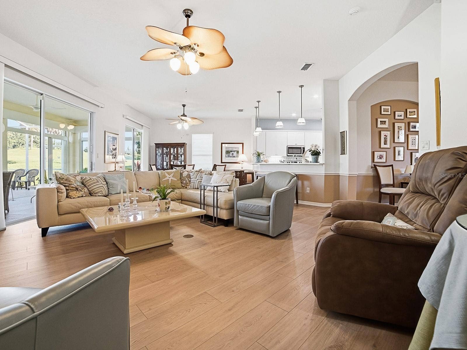 4818 SABLE RIDGE COURT, Leesburg, FL 34748 Great room looking into kitchen