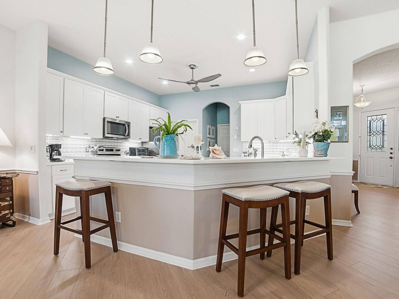 4818 SABLE RIDGE COURT, Leesburg, FL 34748 Sitting Area with views of the kitchen