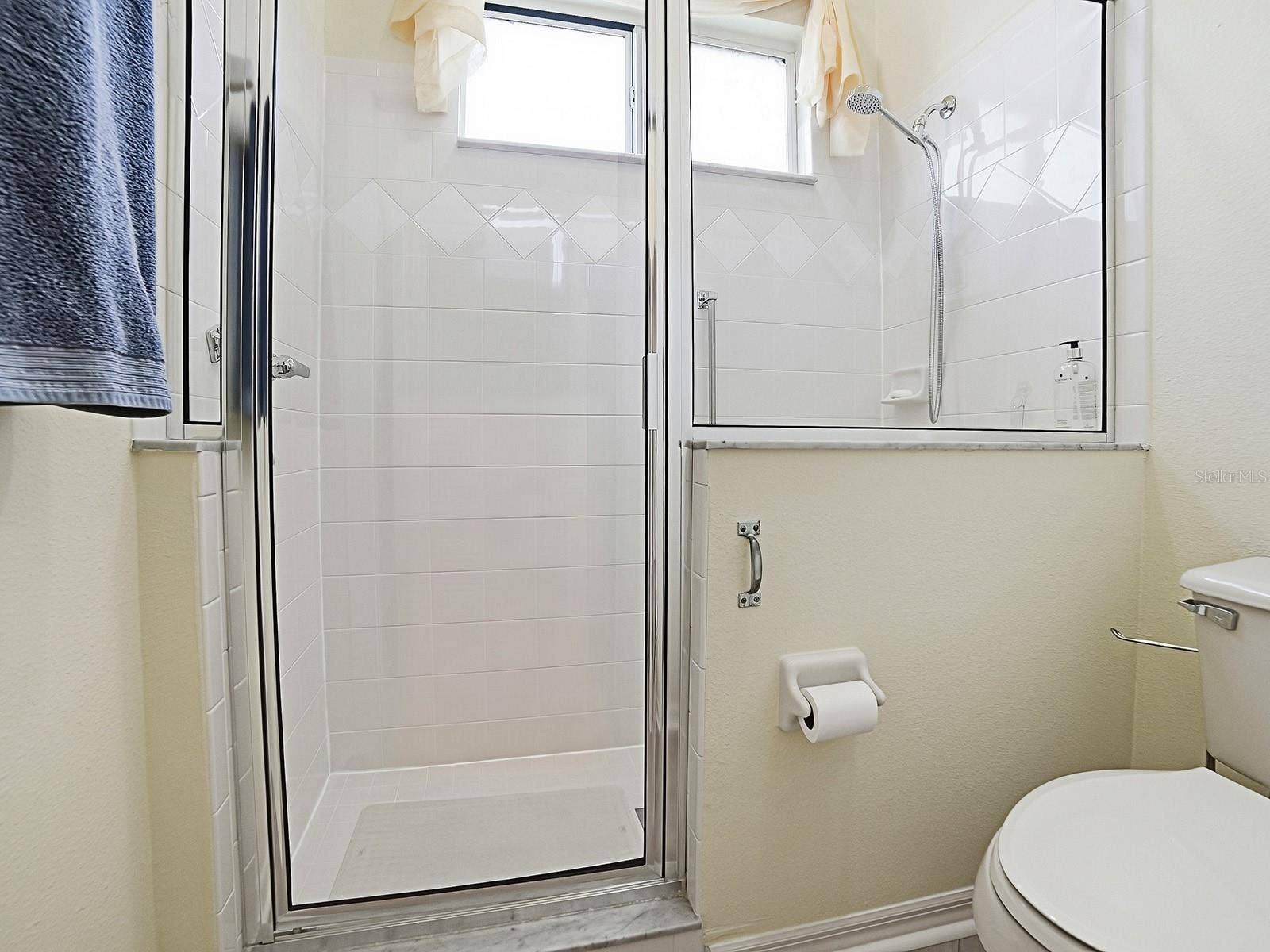 4818 SABLE RIDGE COURT, Leesburg, FL 34748 Walk in Shower in Guest bathroom
