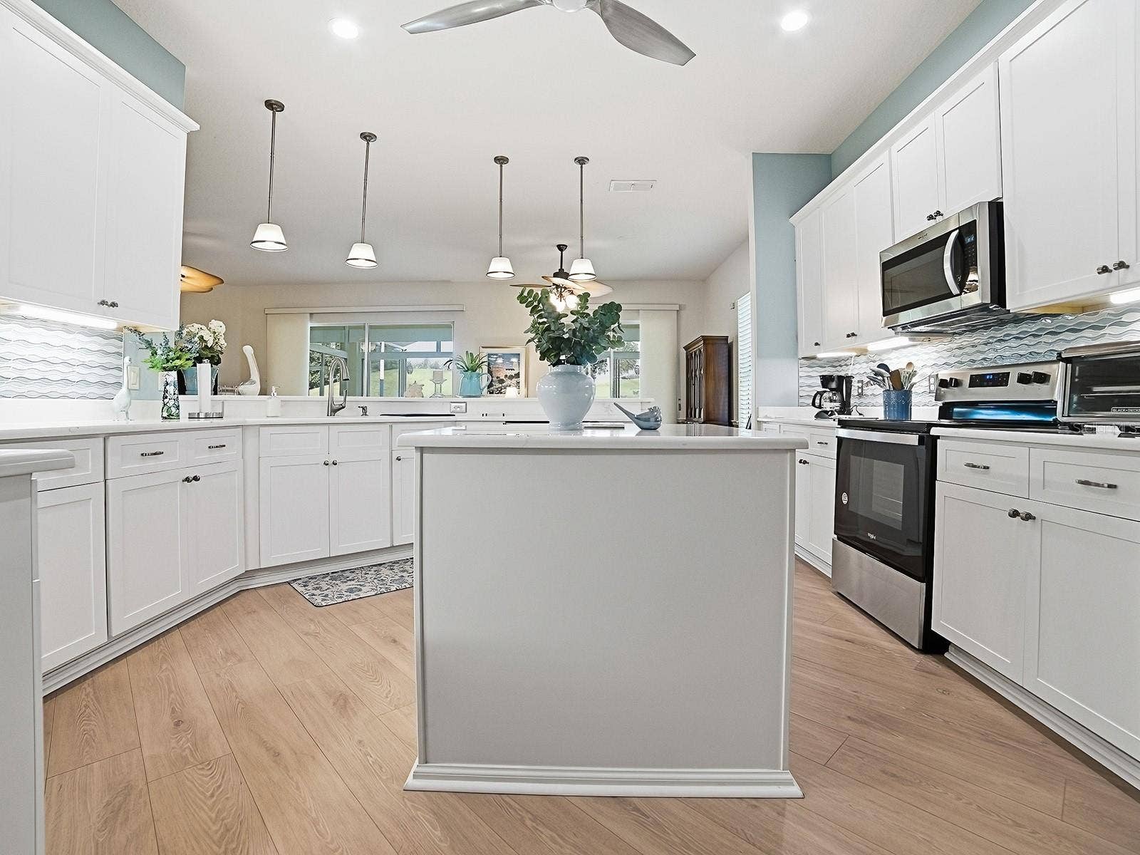 4818 SABLE RIDGE COURT, Leesburg, FL 34748 Open kitchen.