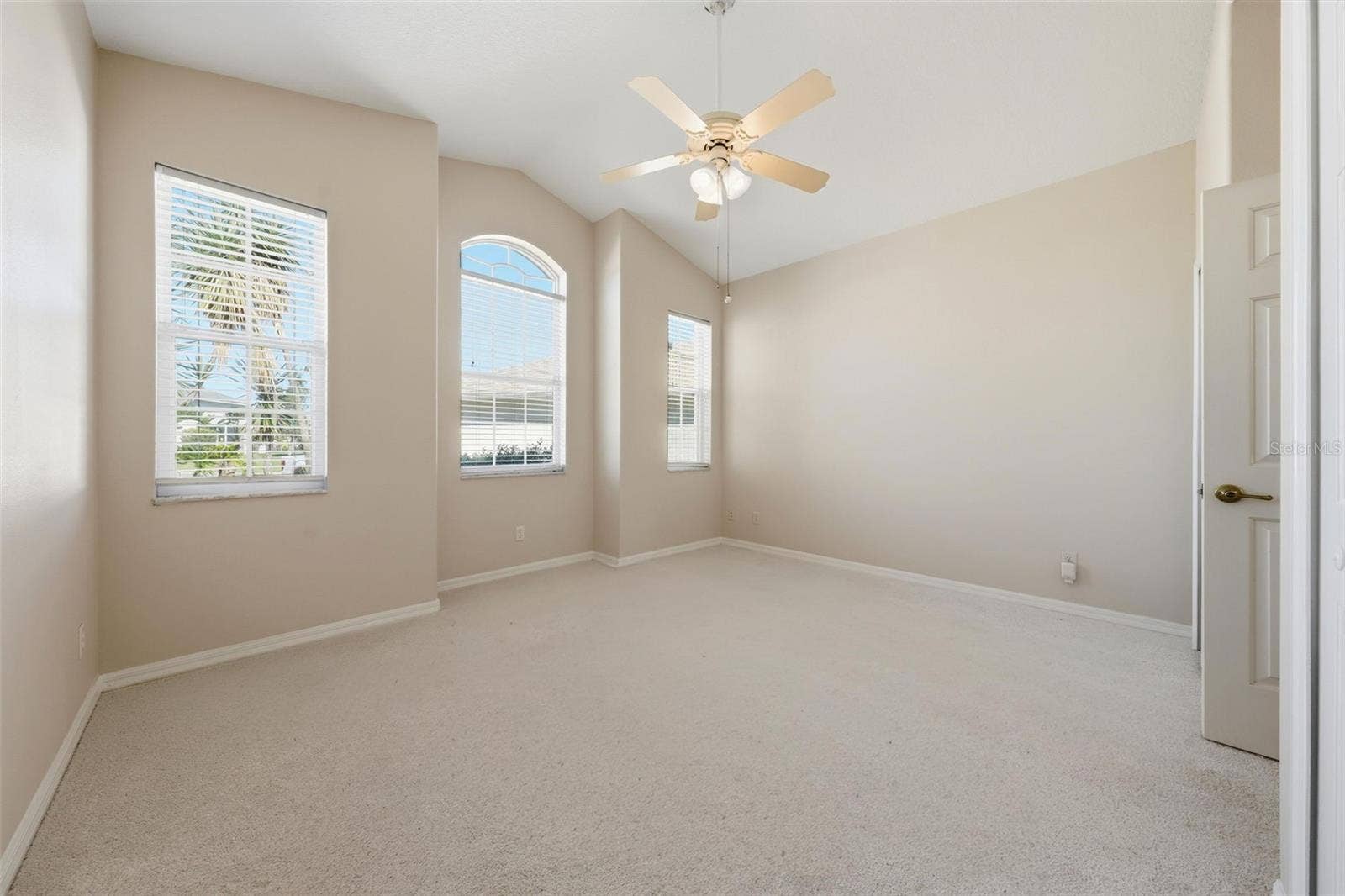 2852 CAPE HORN COURT, Tavares, FL 32778