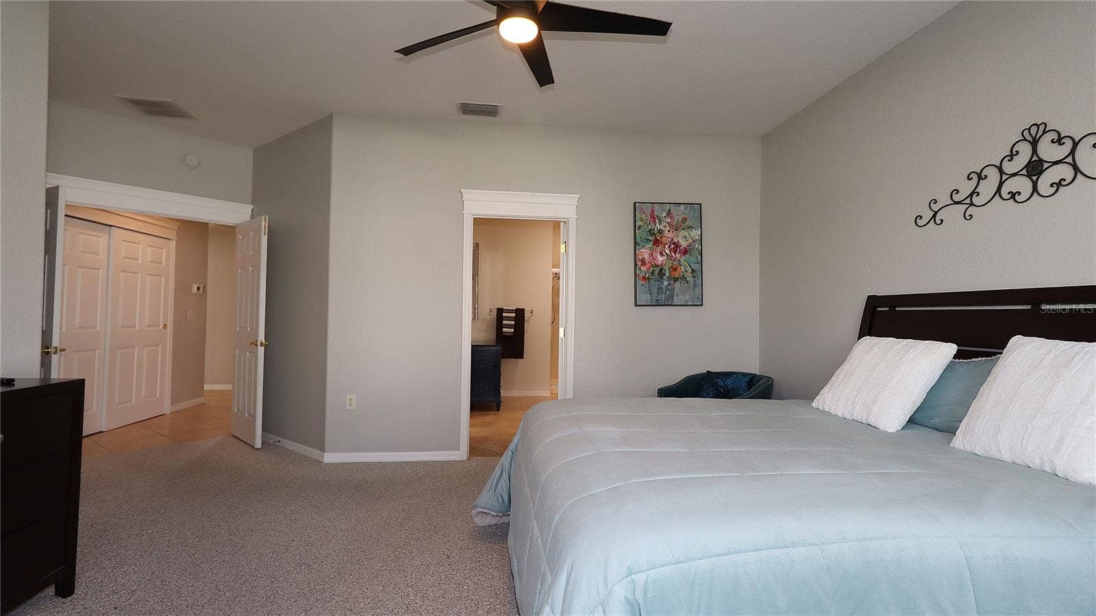 Primary Suite w/Double Door Entry & Bath Entry