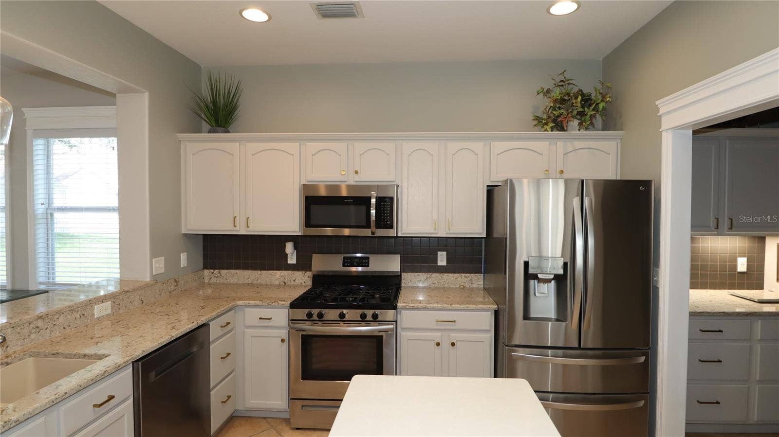 Kitchen w/Quartz Countertops