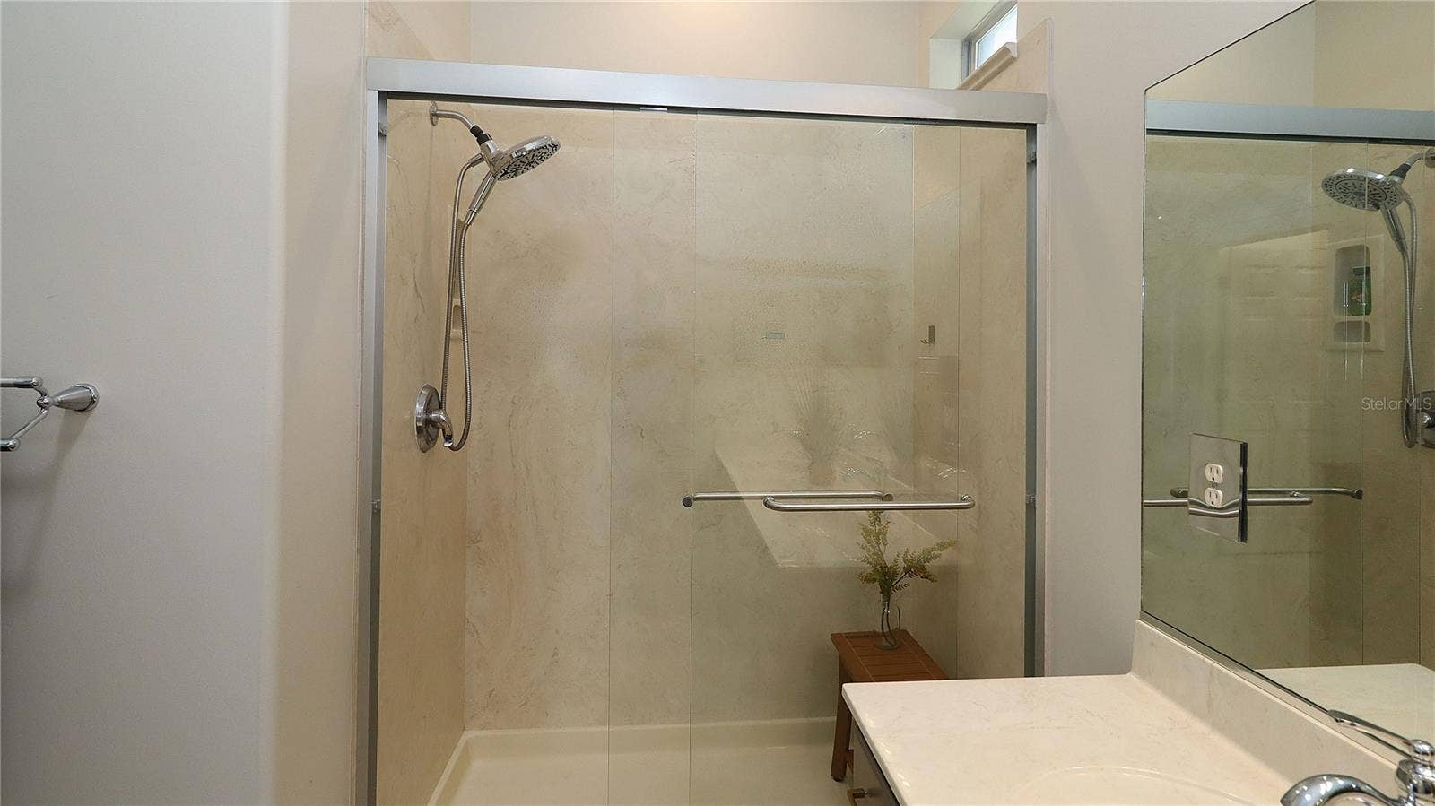 Large Shower w/Clear Glass Sliding Doors