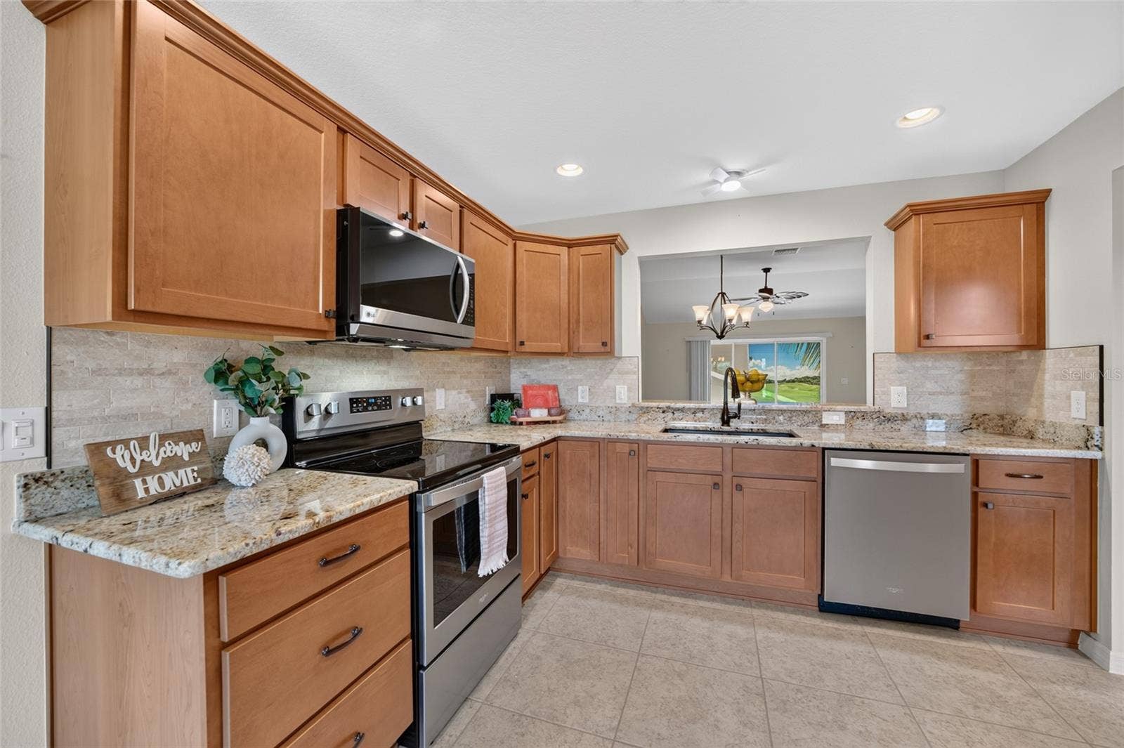 3552 WYNGATE PLACE, The Villages, FL 32163 Tile Backsplash & Stainless Steel Appliances