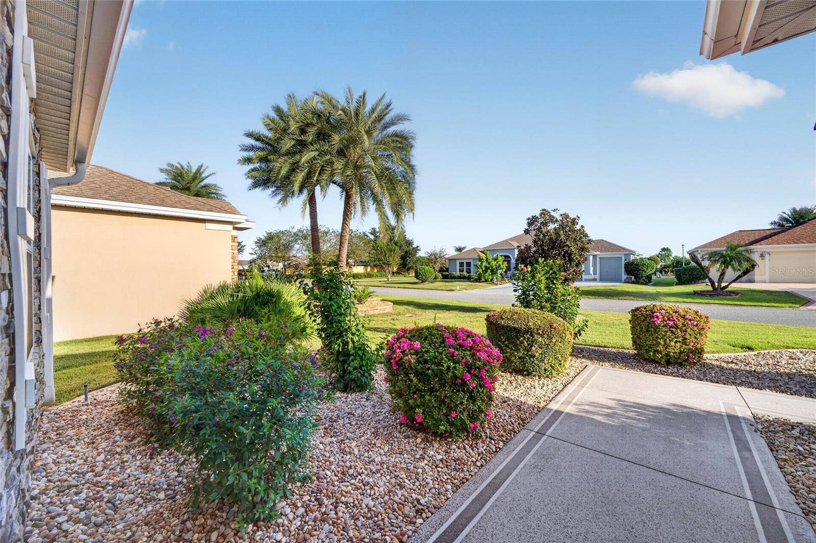 3552 WYNGATE PLACE, The Villages, FL 32163 Gorgeous landscaping around the home