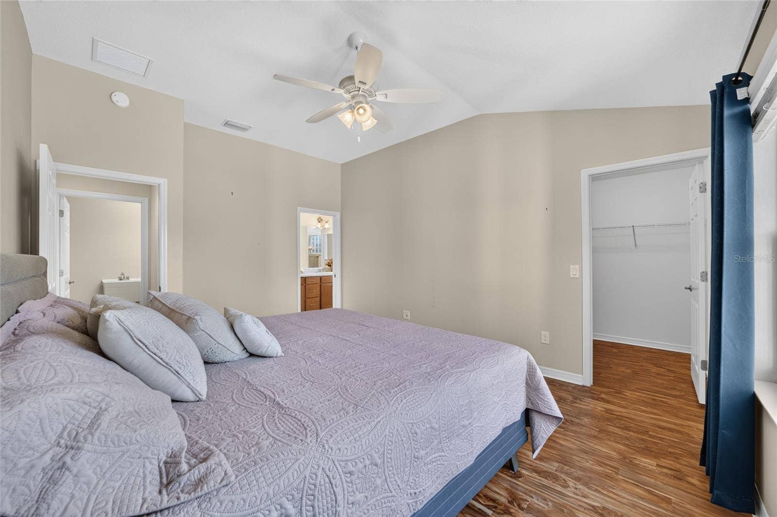 3552 WYNGATE PLACE, The Villages, FL 32163 Ceiling fan with light