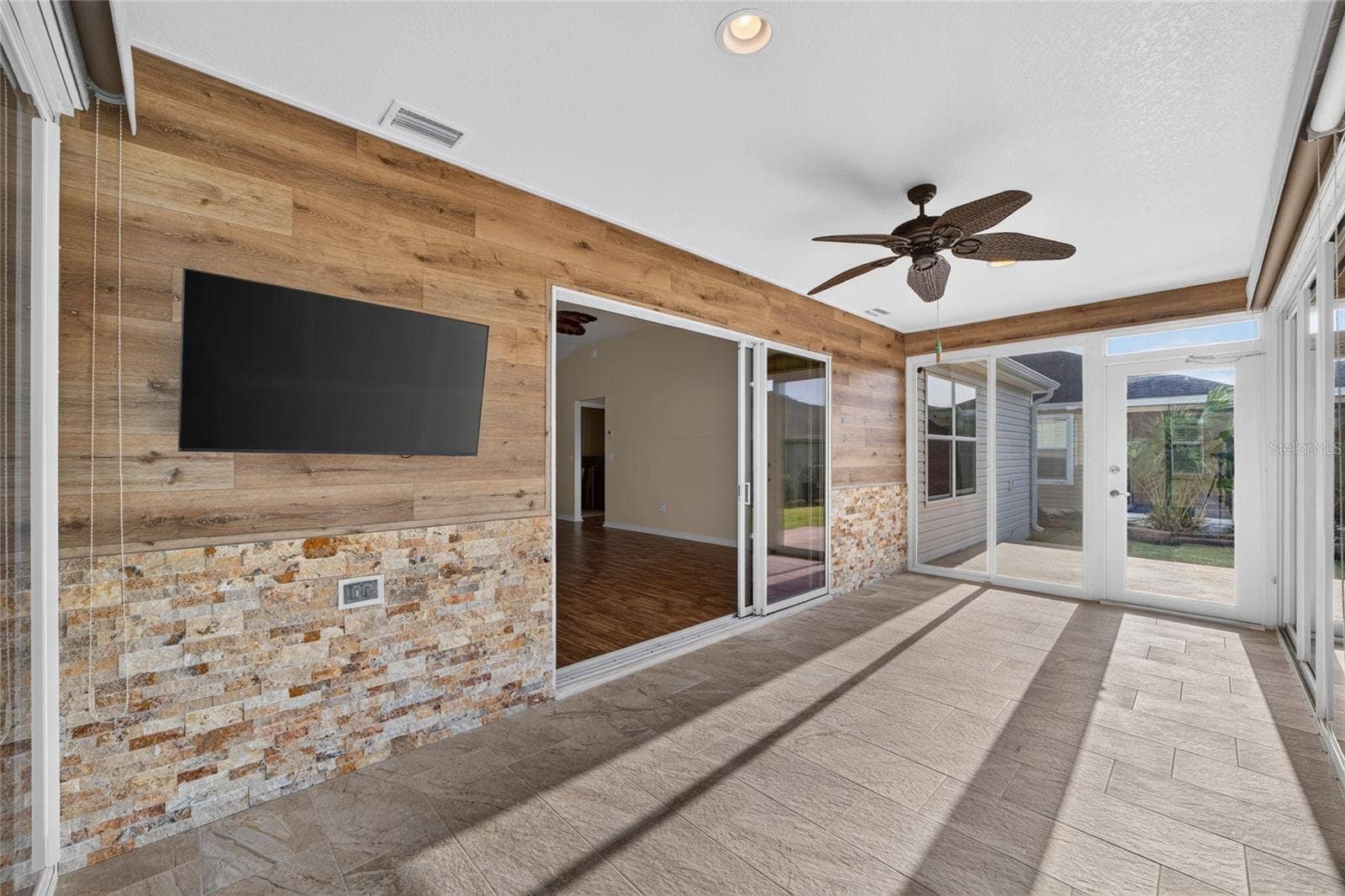 3552 WYNGATE PLACE, The Villages, FL 32163 CUSTOM WALL with Stone & Laminate Planks, Mounted TV