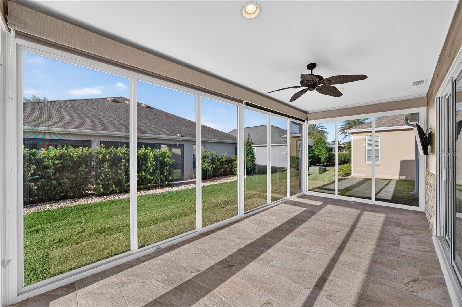 3552 WYNGATE PLACE, The Villages, FL 32163 Ceiling fan with light