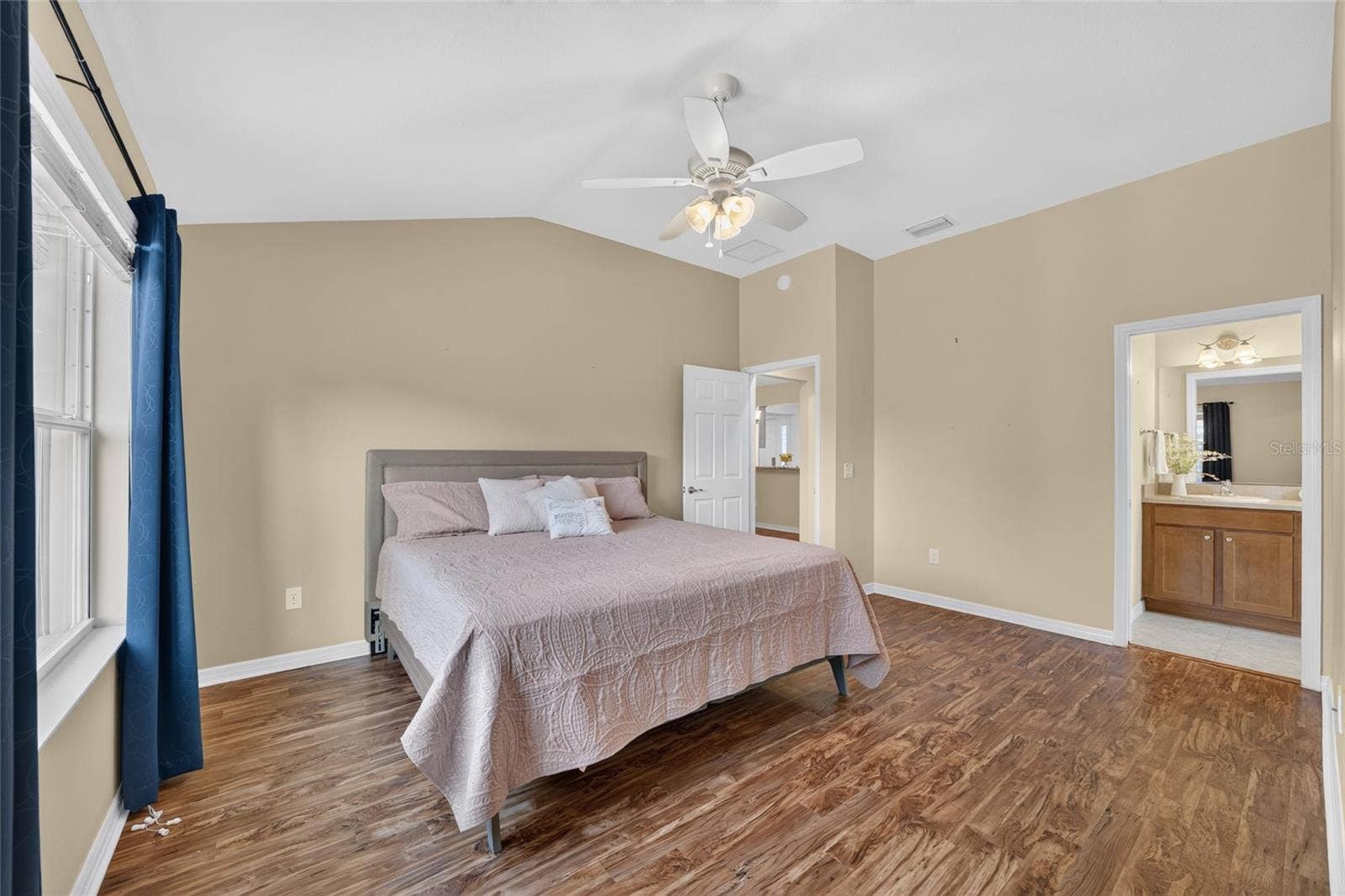 3552 WYNGATE PLACE, The Villages, FL 32163 Primary Bedroom with vaulted ceiling and en-suite bath