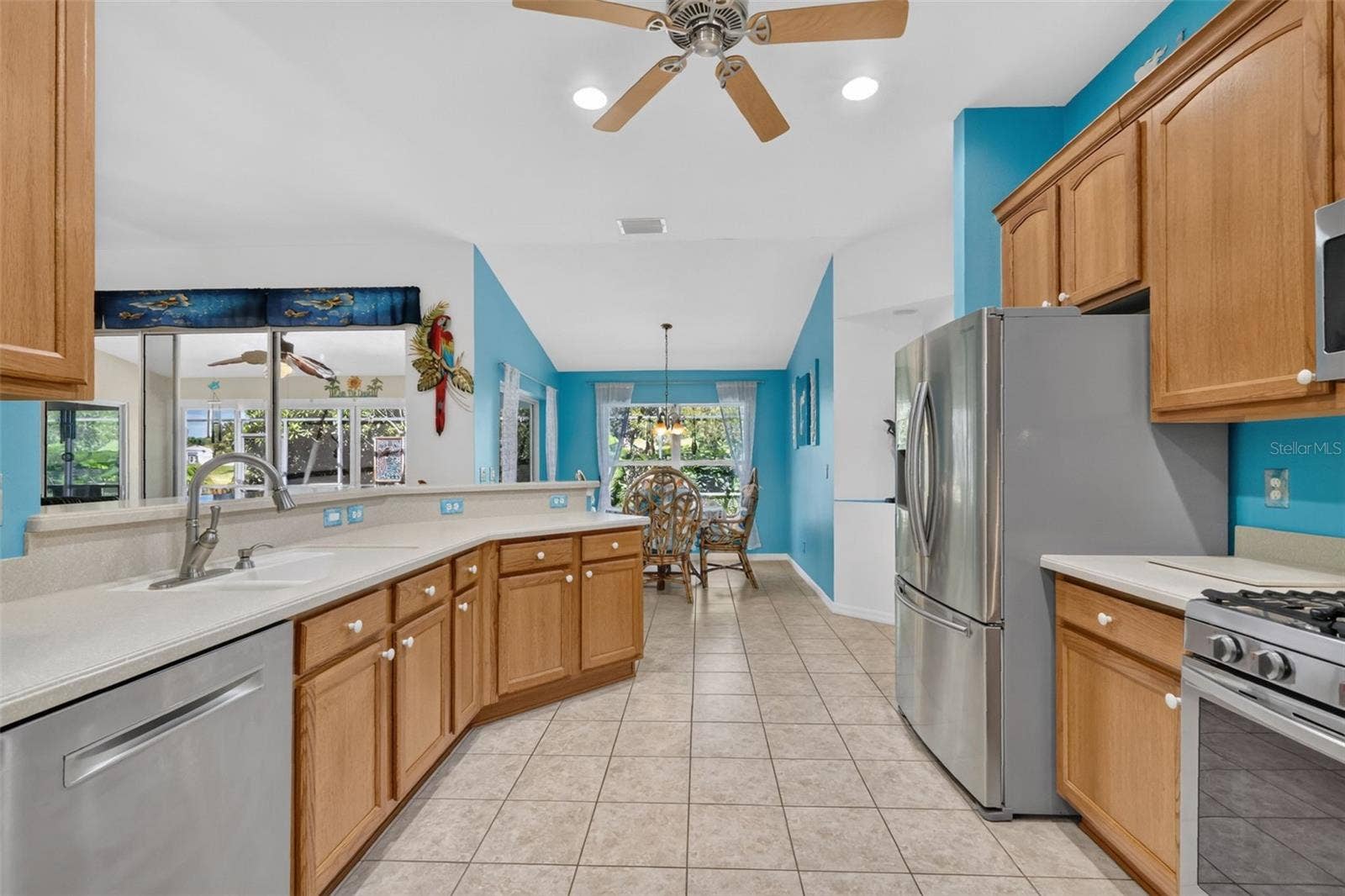 6121 HUNTERS RIDGE AVENUE, Leesburg, FL 34748 Kitchen and Dinette