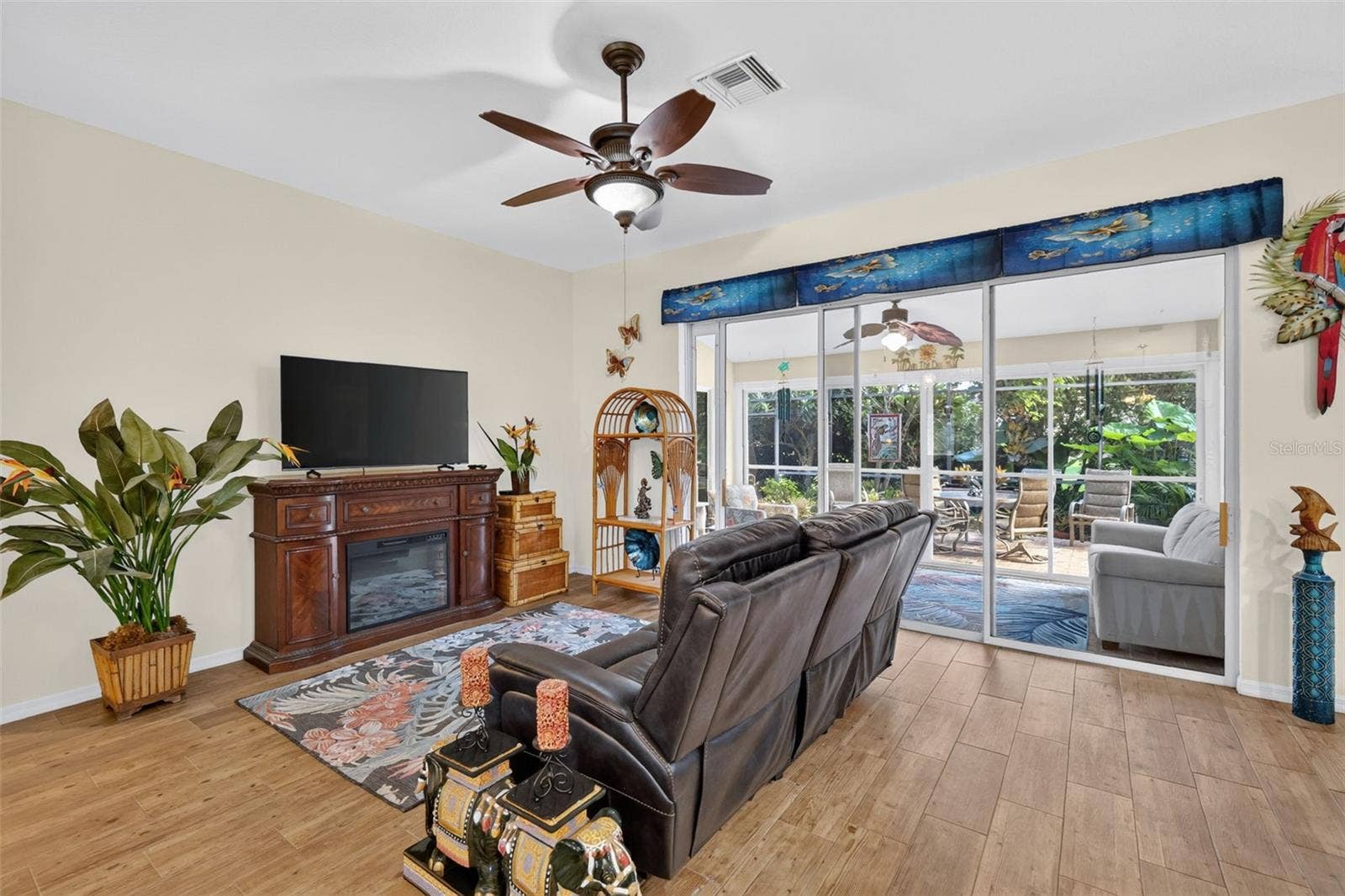 6121 HUNTERS RIDGE AVENUE, Leesburg, FL 34748 Living Room with a View