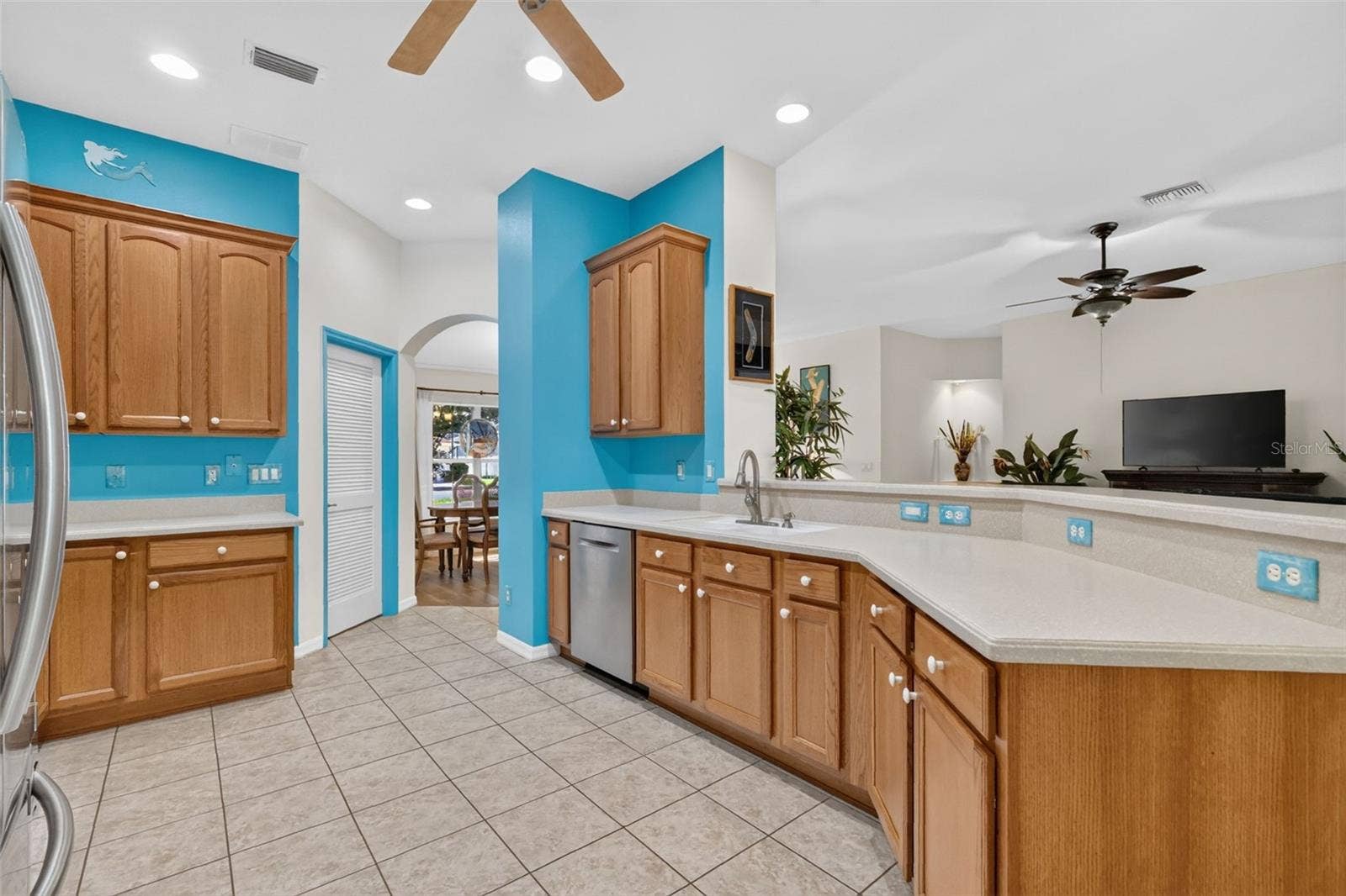 6121 HUNTERS RIDGE AVENUE, Leesburg, FL 34748 Kitchen