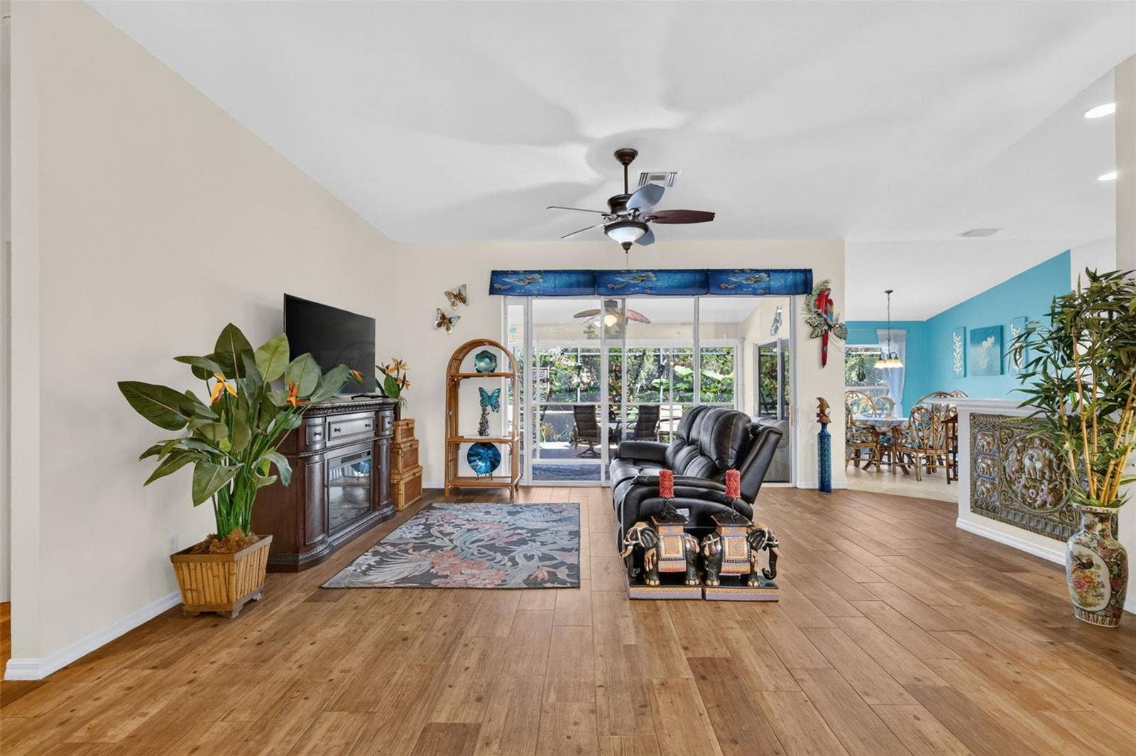6121 HUNTERS RIDGE AVENUE, Leesburg, FL 34748 Living Room