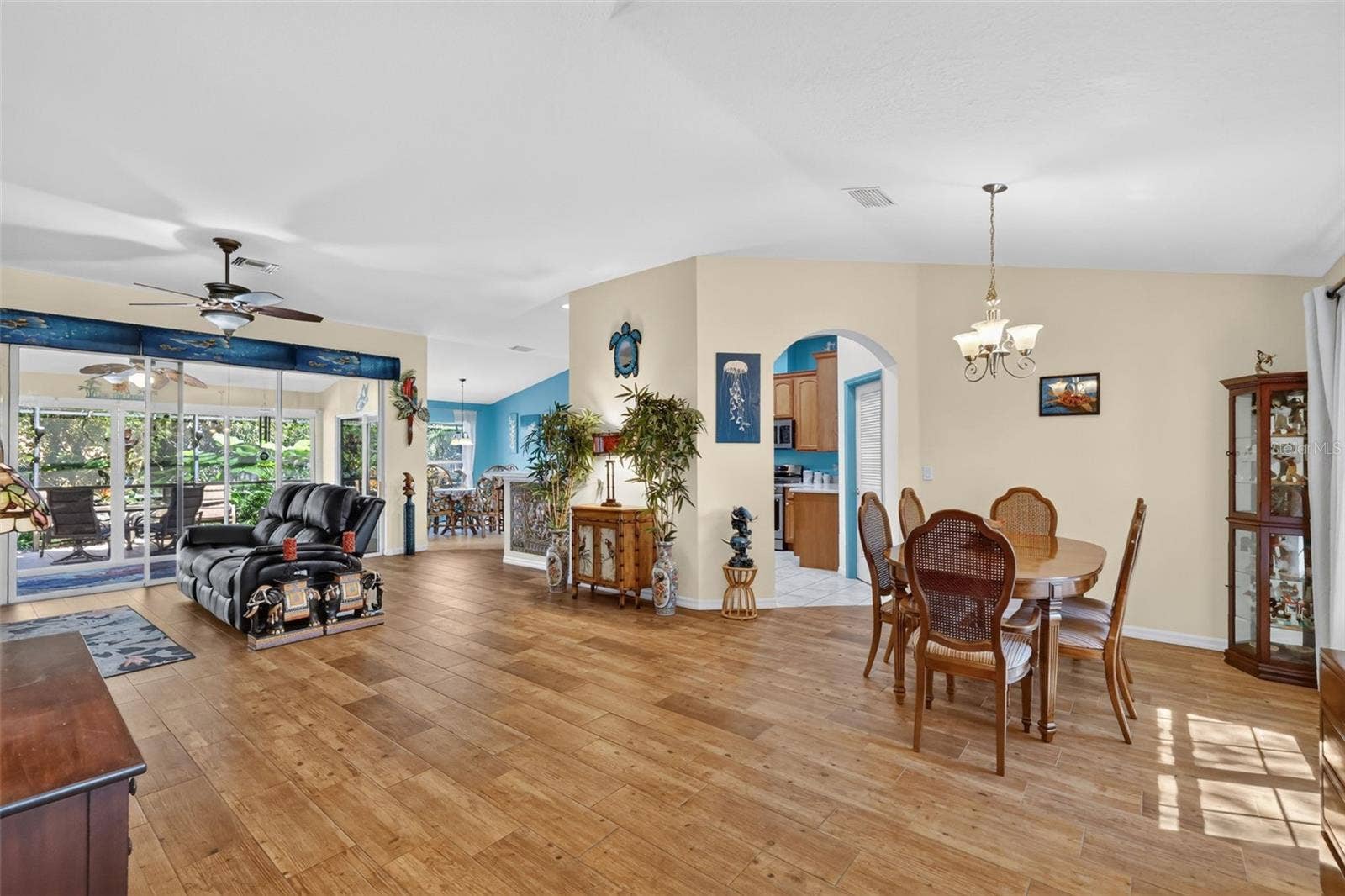 6121 HUNTERS RIDGE AVENUE, Leesburg, FL 34748 Living and Dining Rooms