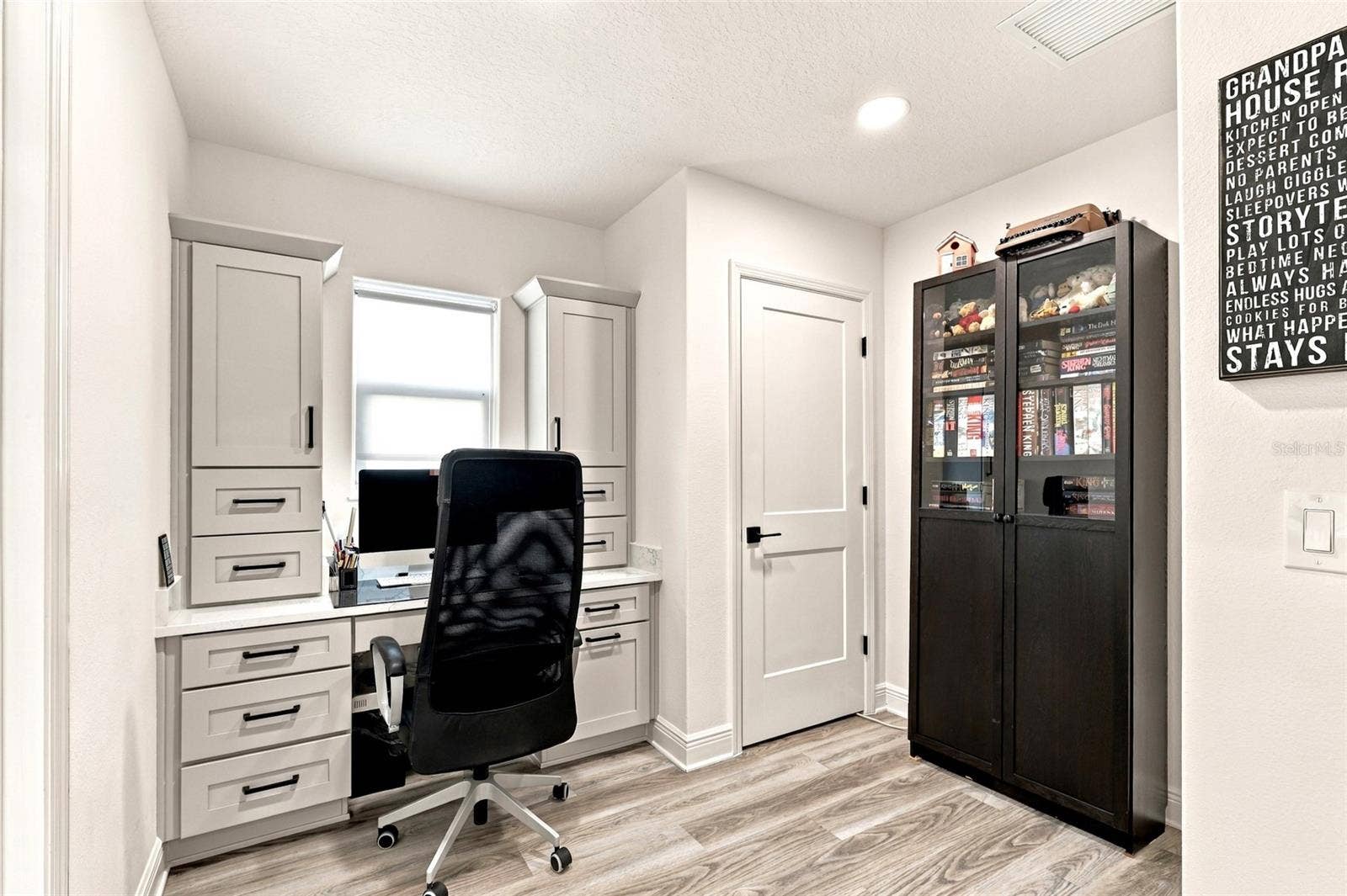 614 LAKE CREEK CIRCLE, The Villages, FL 34762 Pantry Room - Can be used as prep area or office space