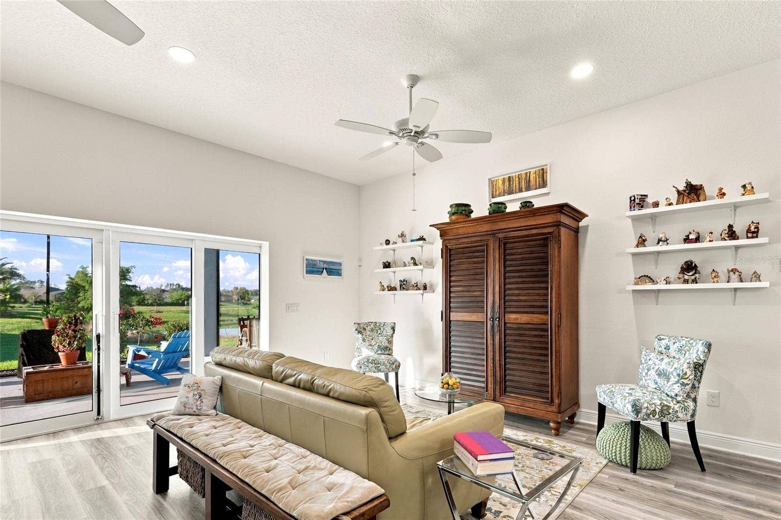 614 LAKE CREEK CIRCLE, The Villages, FL 34762 Living Room