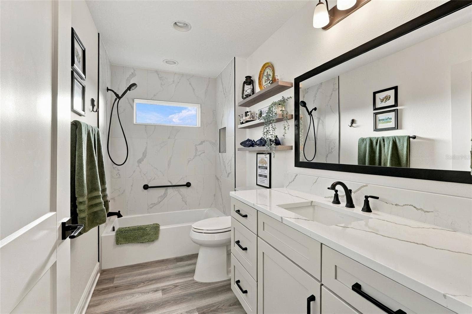 614 LAKE CREEK CIRCLE, The Villages, FL 34762 2nd guest bathroom