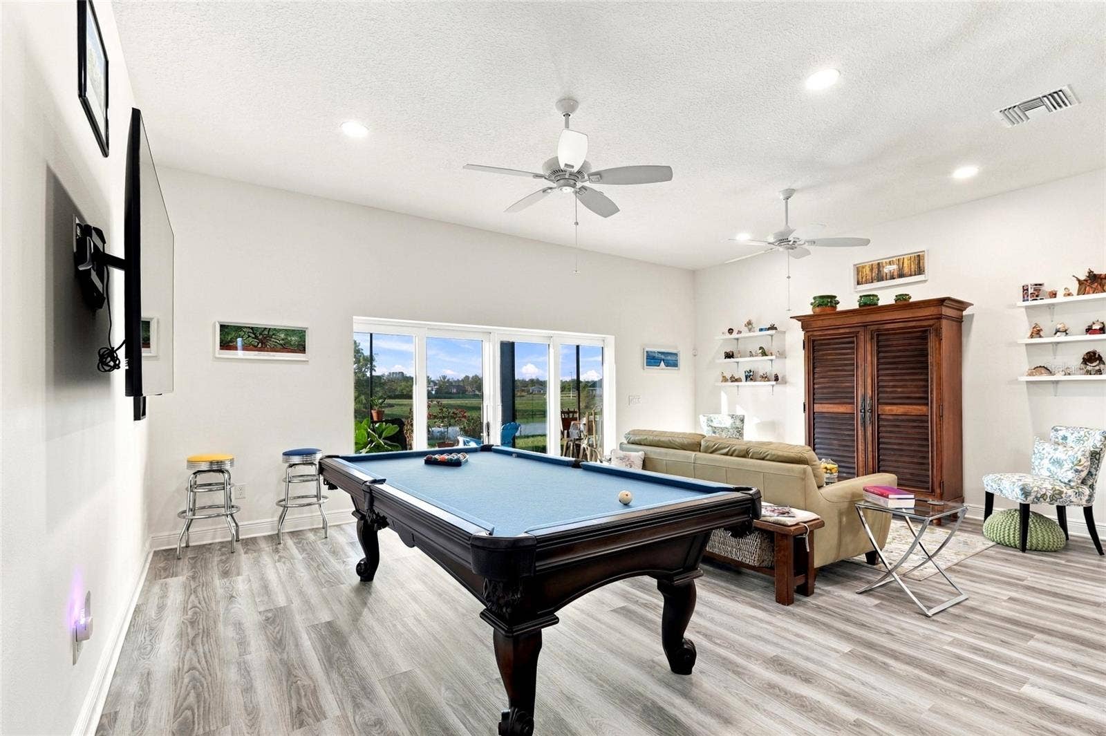 614 LAKE CREEK CIRCLE, The Villages, FL 34762 Living Room