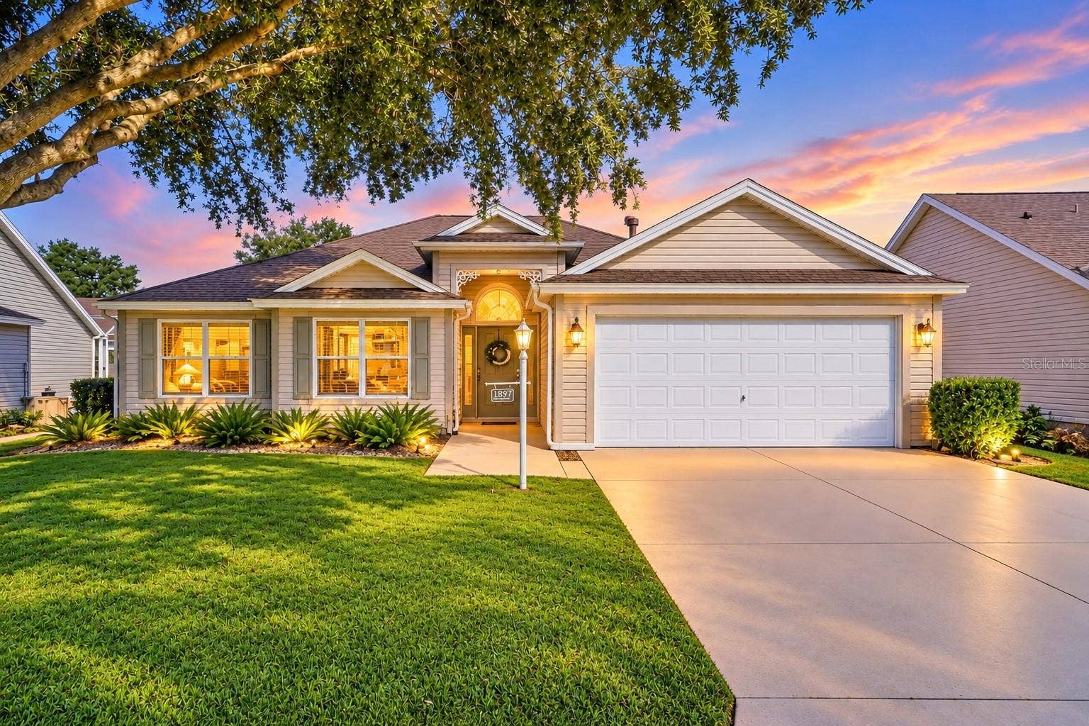 1897 CARYLE LANE, The Villages, FL 32162 Welcome Home!