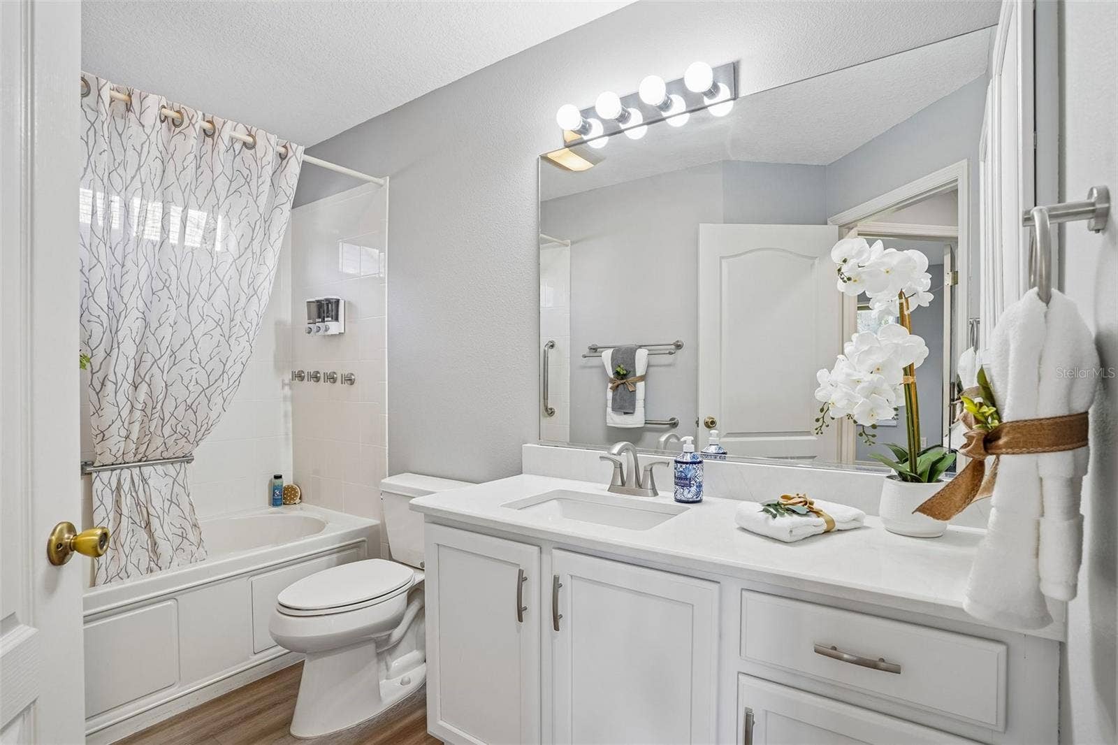 1897 CARYLE LANE, The Villages, FL 32162 Guest Bathroom