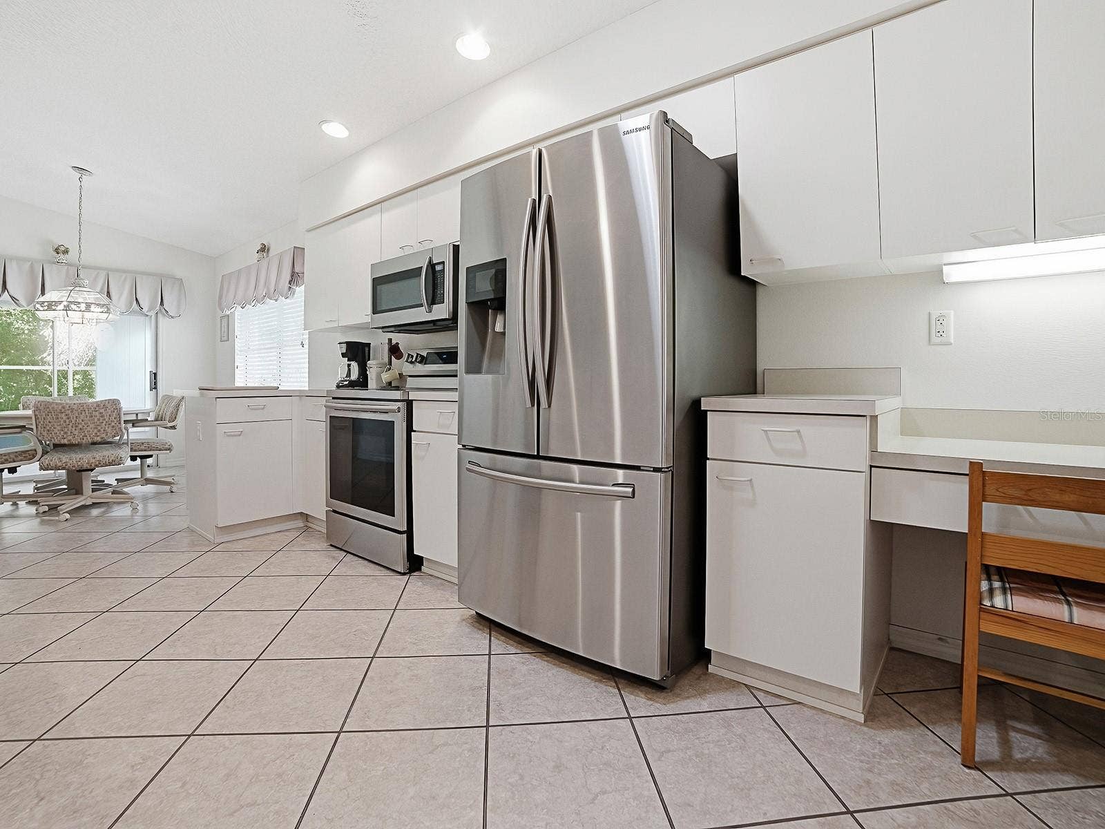 424 RANCHWOOD DRIVE, Leesburg, FL 34748 PLENTY OF CUPBOARDS